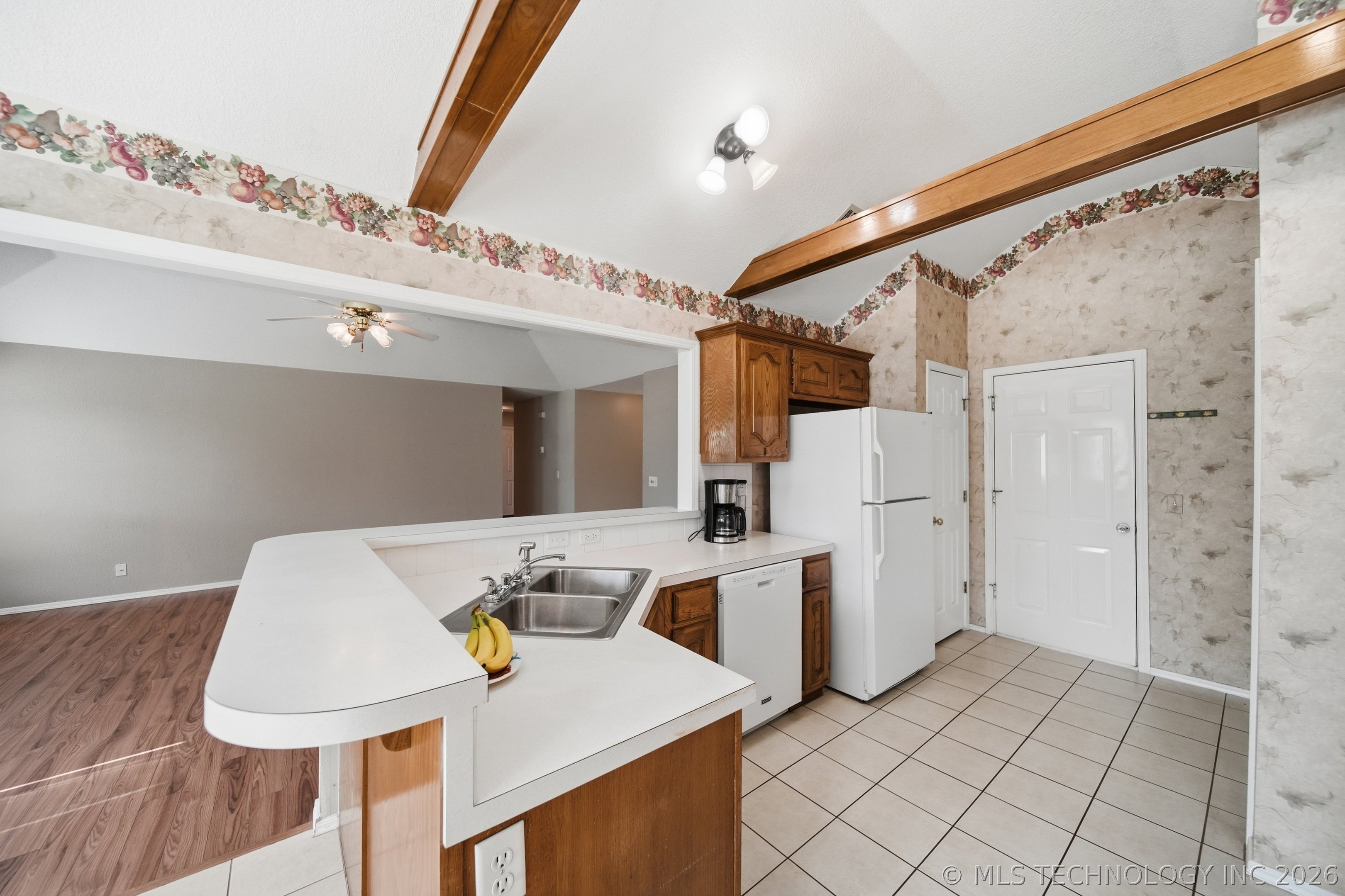5309 S Narcissus Avenue Property Photo 10