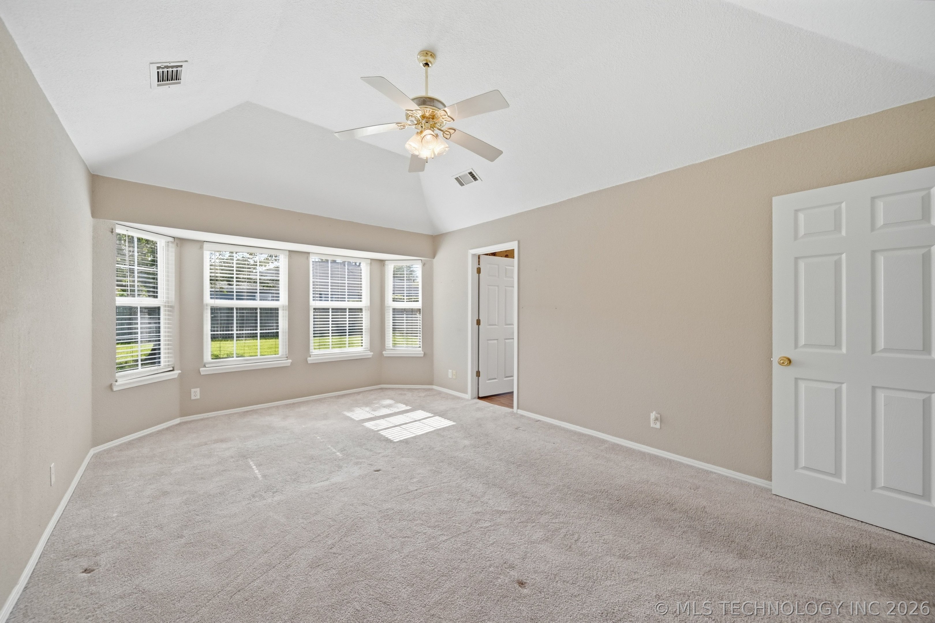 5309 S Narcissus Avenue Property Photo 15