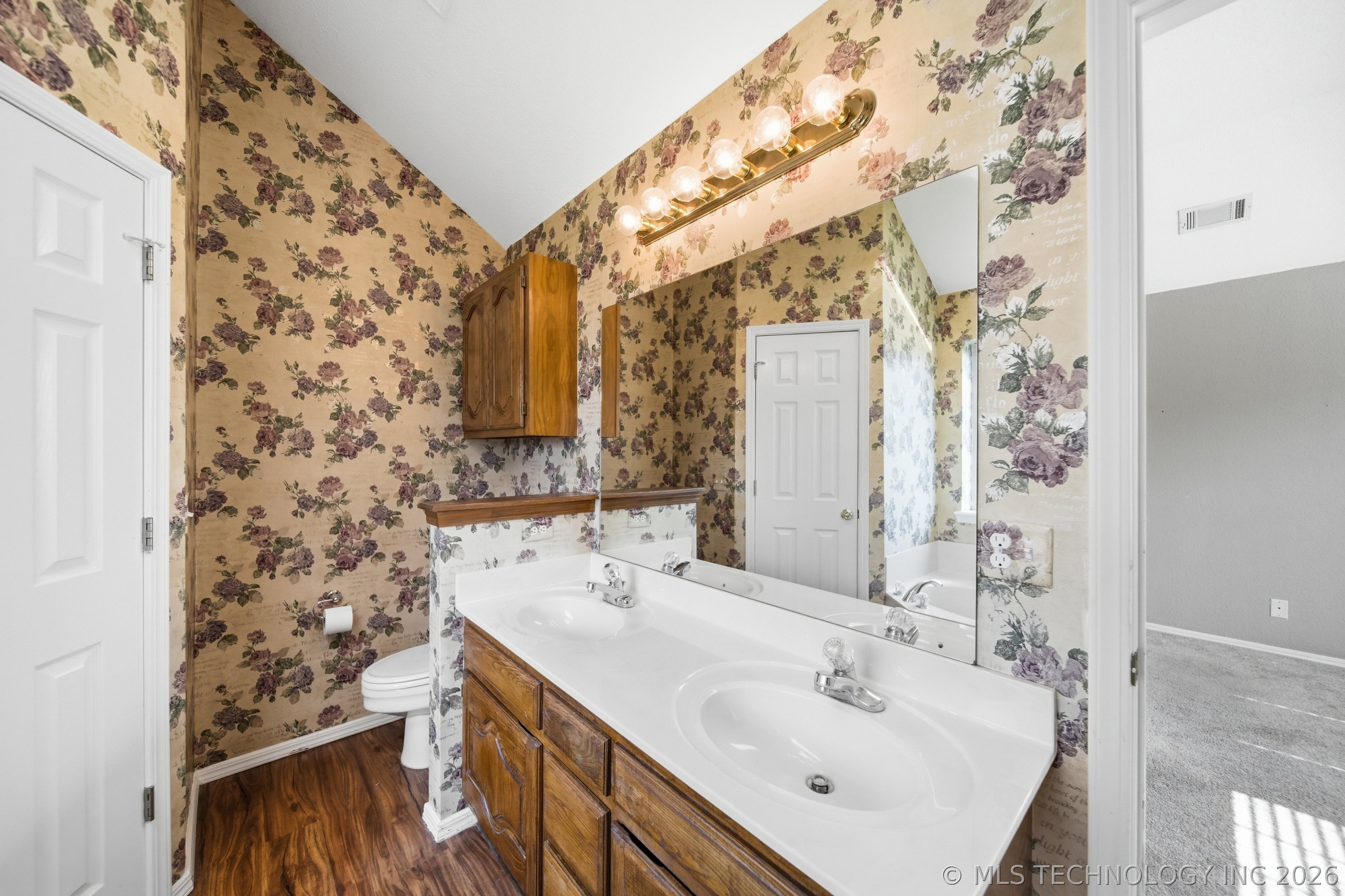 5309 S Narcissus Avenue Property Photo 17