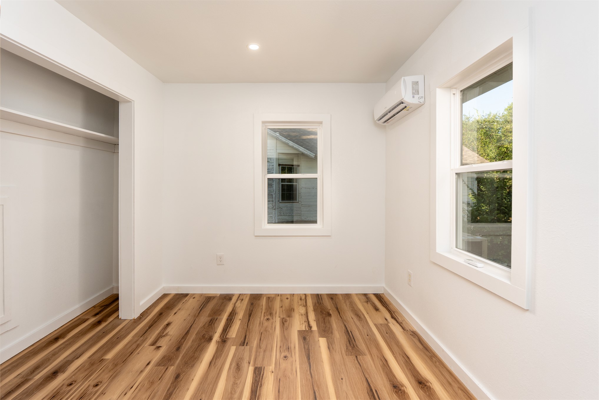 123 S 9th Property Photo 8