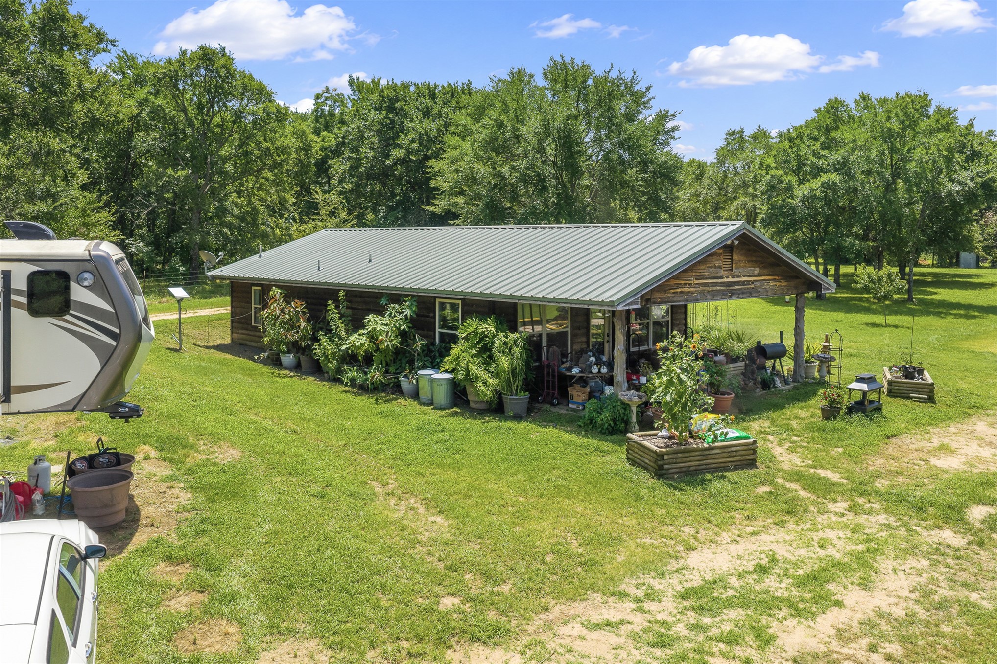 2474 S Log Cabin Property Photo 3