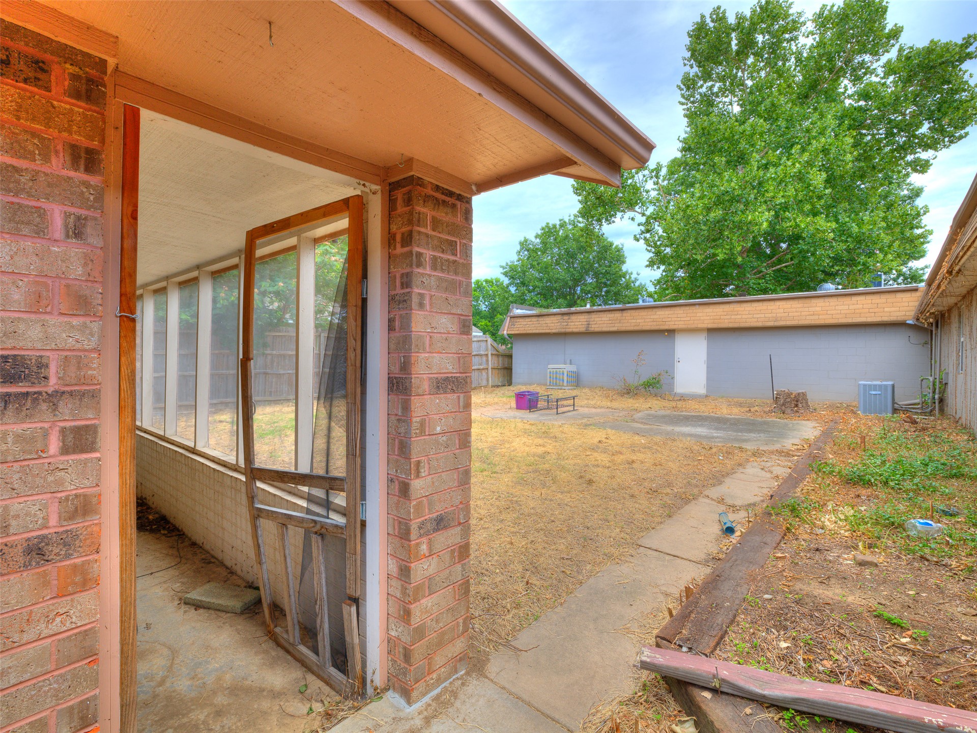 115 S Choctaw Property Photo 9