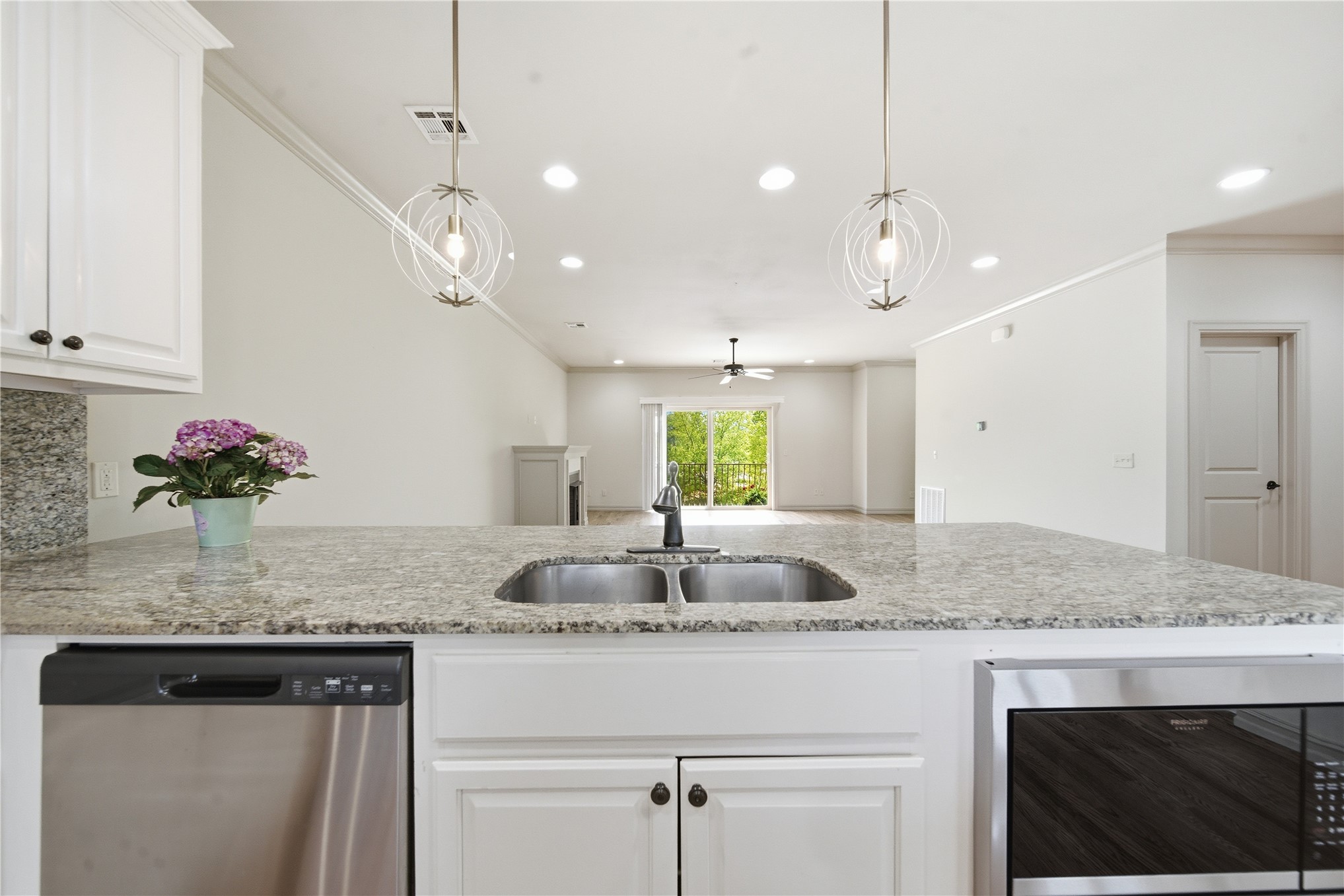 1333 E 41st Place 1333 Property Photo 12