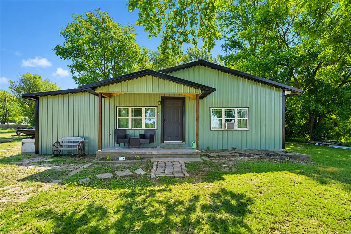 450 S Delaware Avenue Property Photo 1
