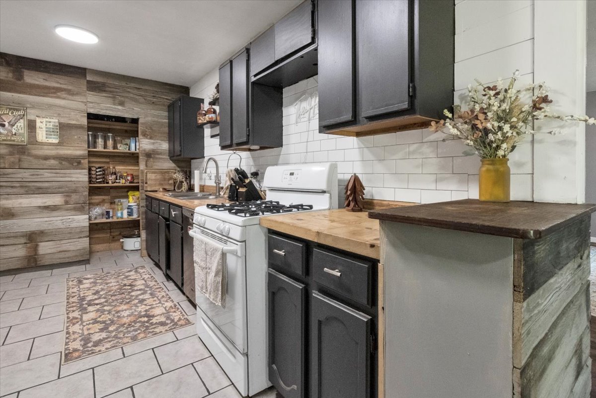 450 S Delaware Avenue Property Photo 8