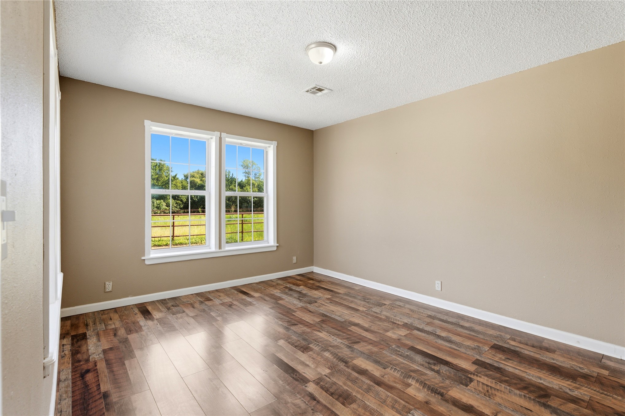 380102 Old Highway 62 Property Photo 13
