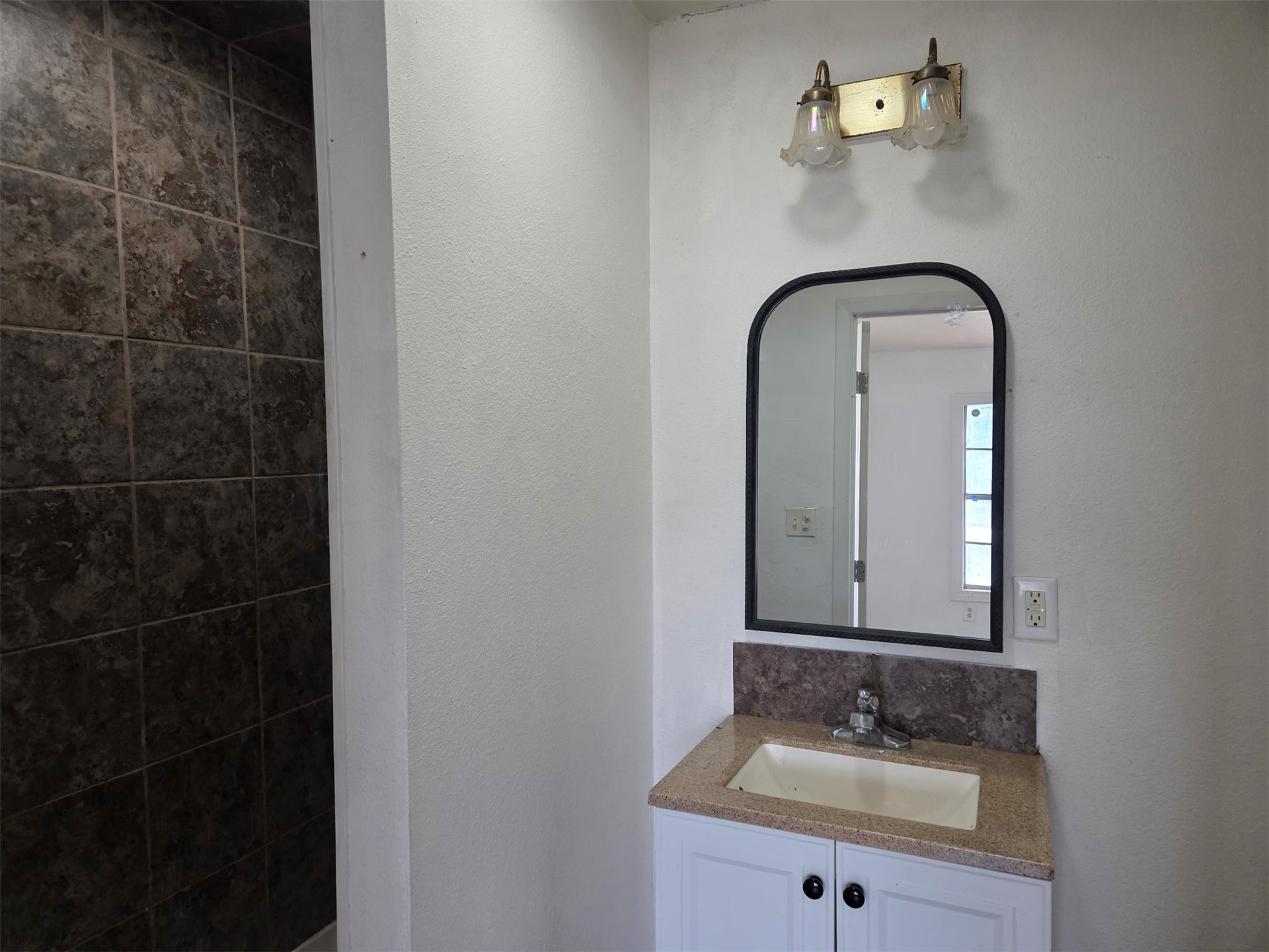 453 Ne Elmhurst Avenue Property Photo 9