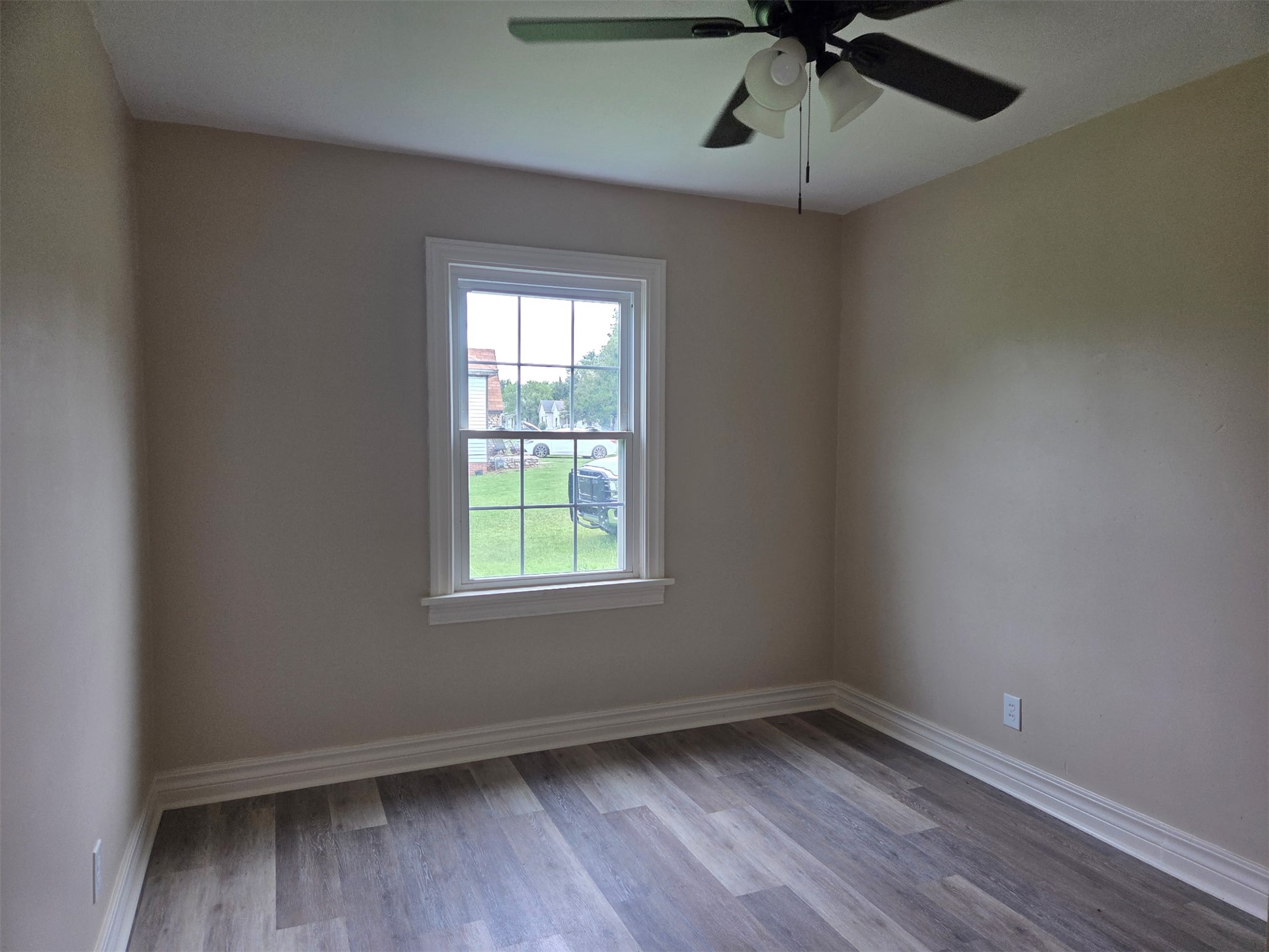 1329 S Armstrong Avenue Property Photo 8