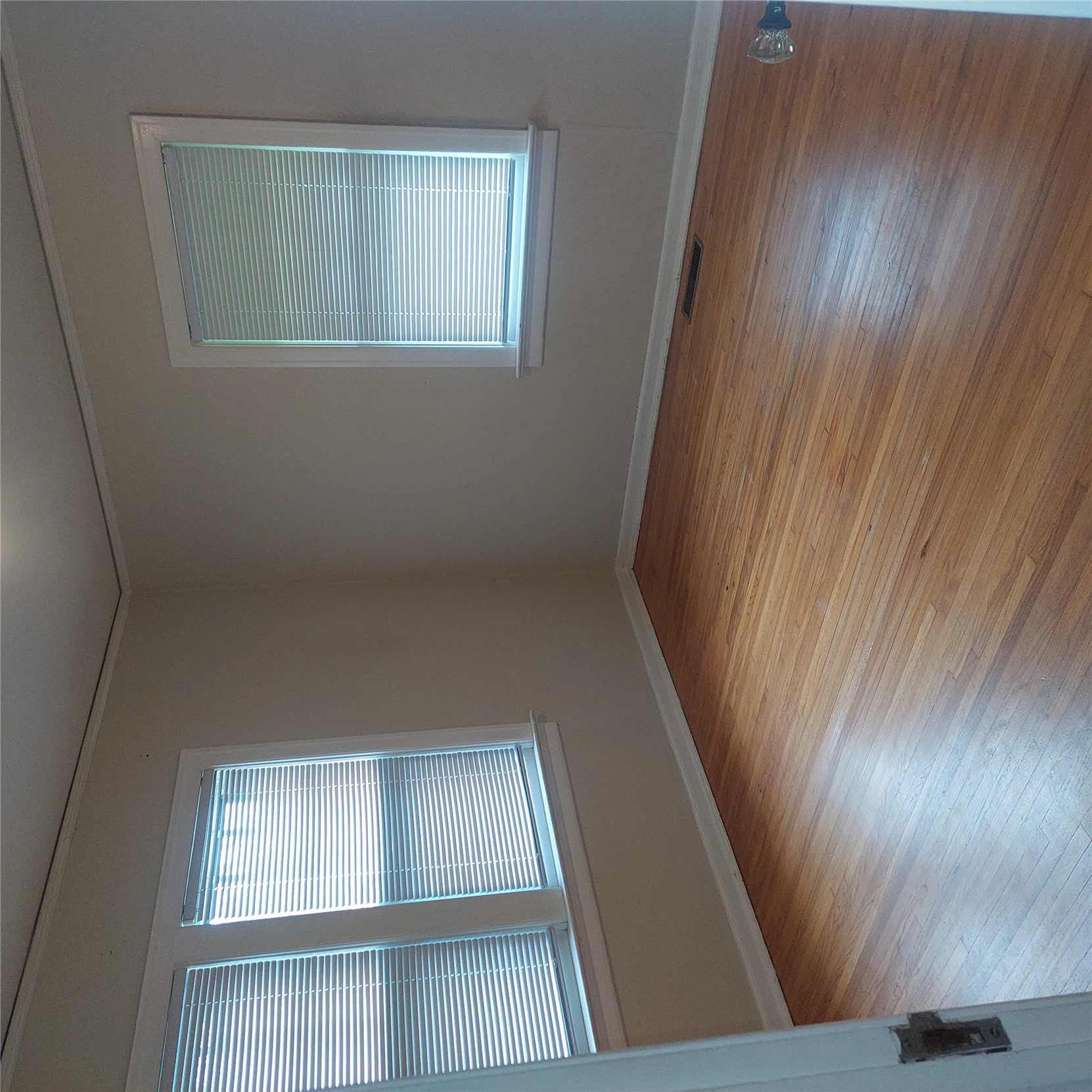 1431 S Oswego Avenue Property Photo 6