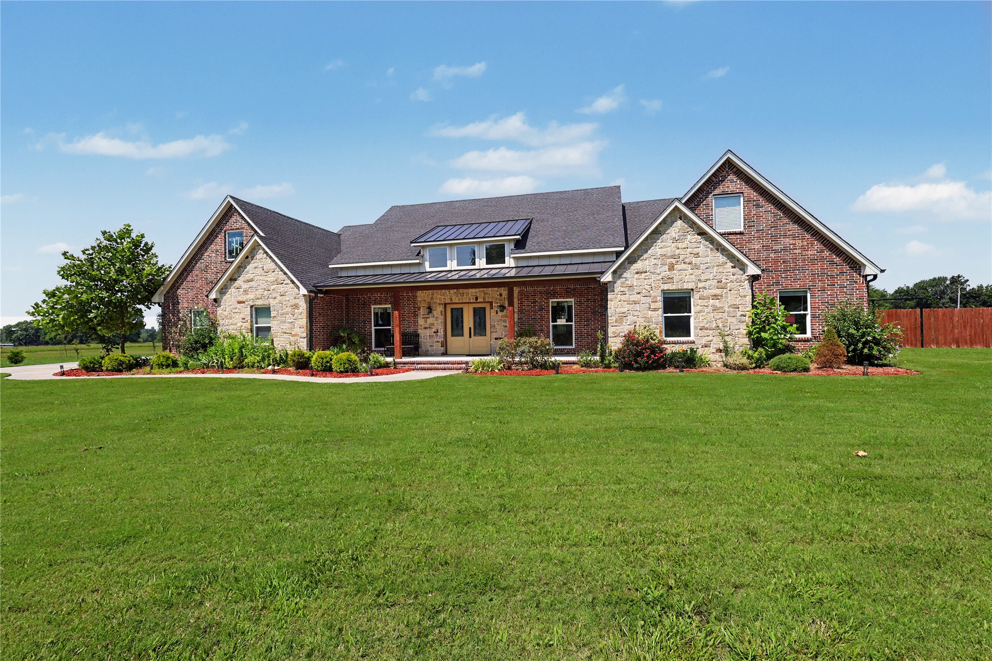 1515 N County Line Road Property Photo 3