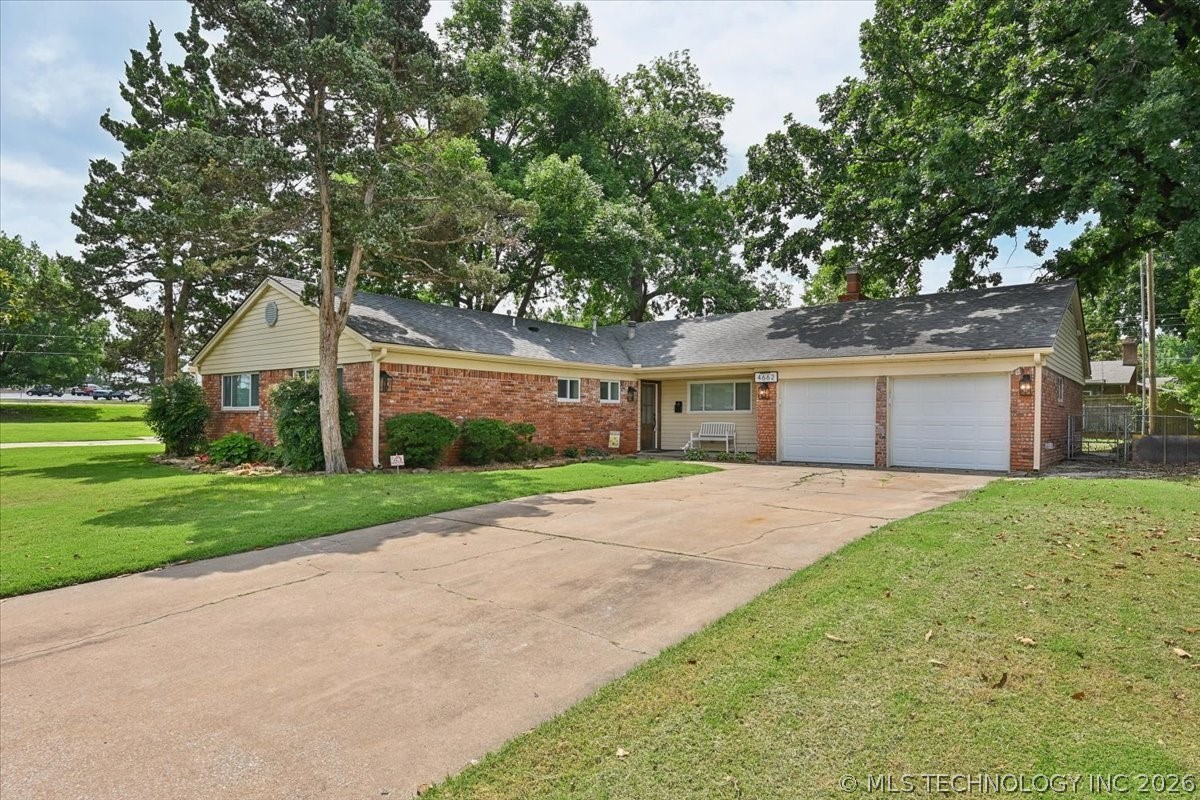 4662 E 55th Street Property Photo 1