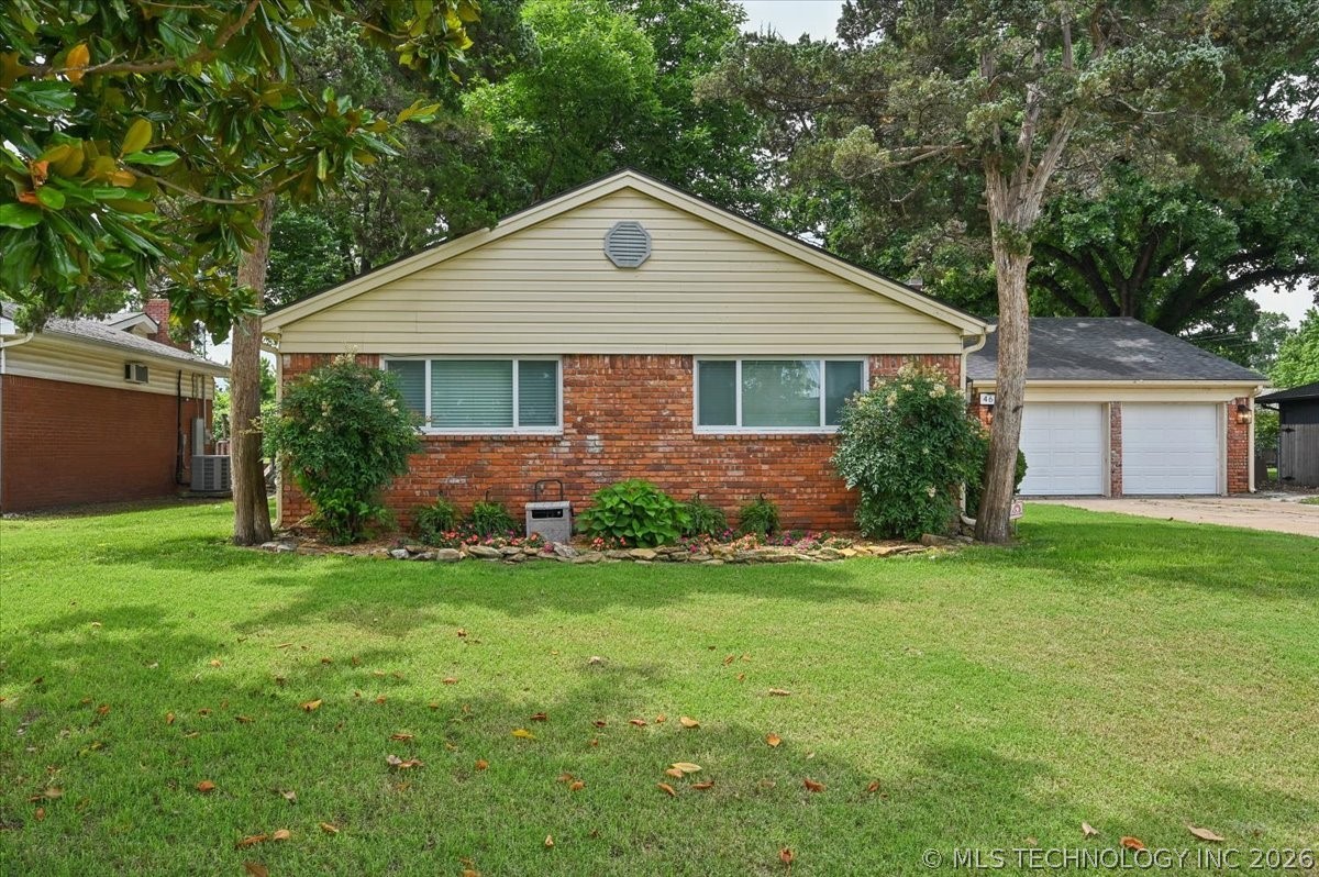 4662 E 55th Street Property Photo 3
