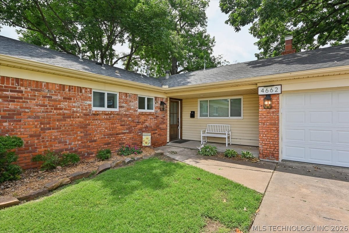 4662 E 55th Street Property Photo 4