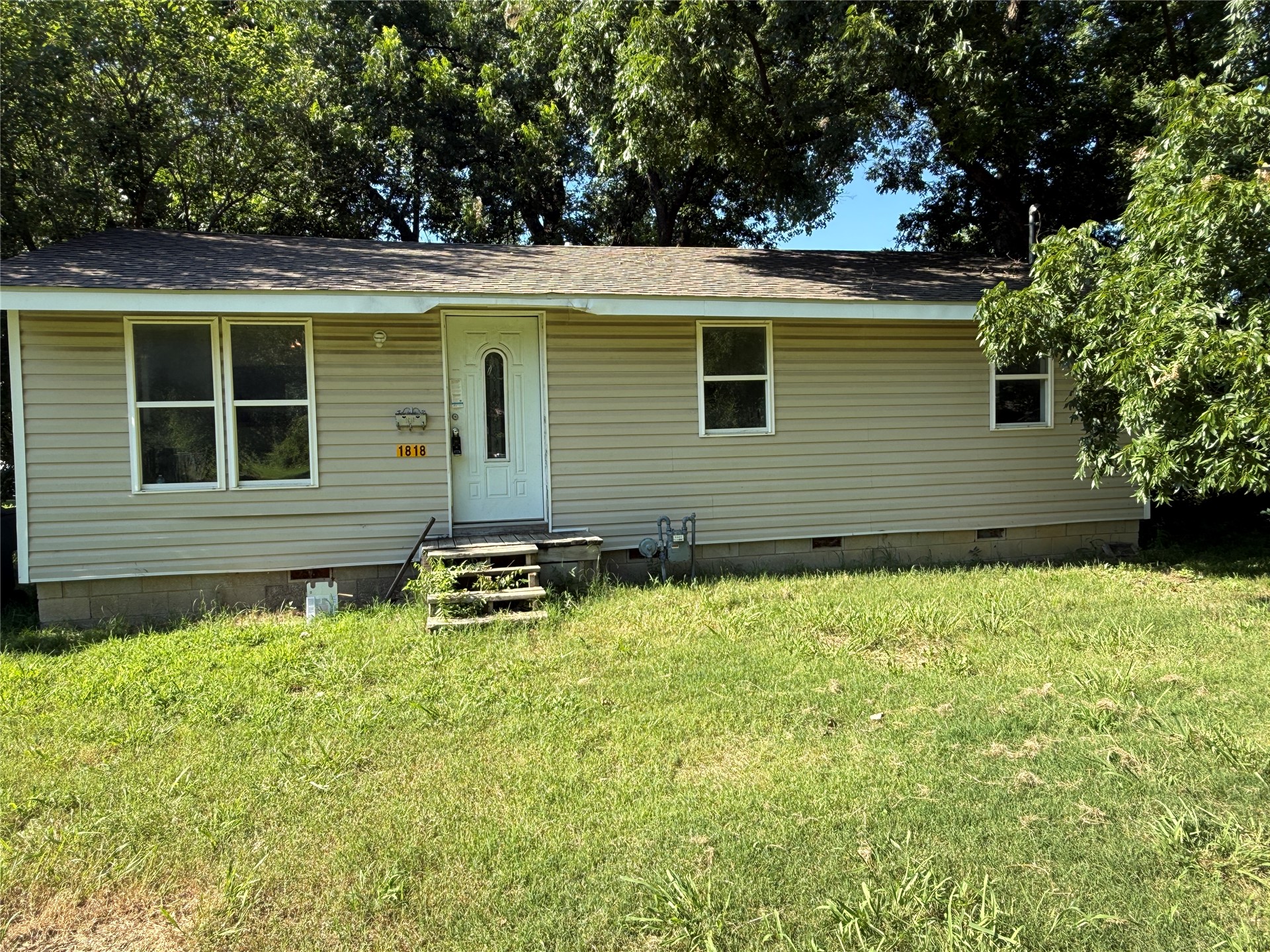 1818 W Martin Luther King Street Property Photo 2