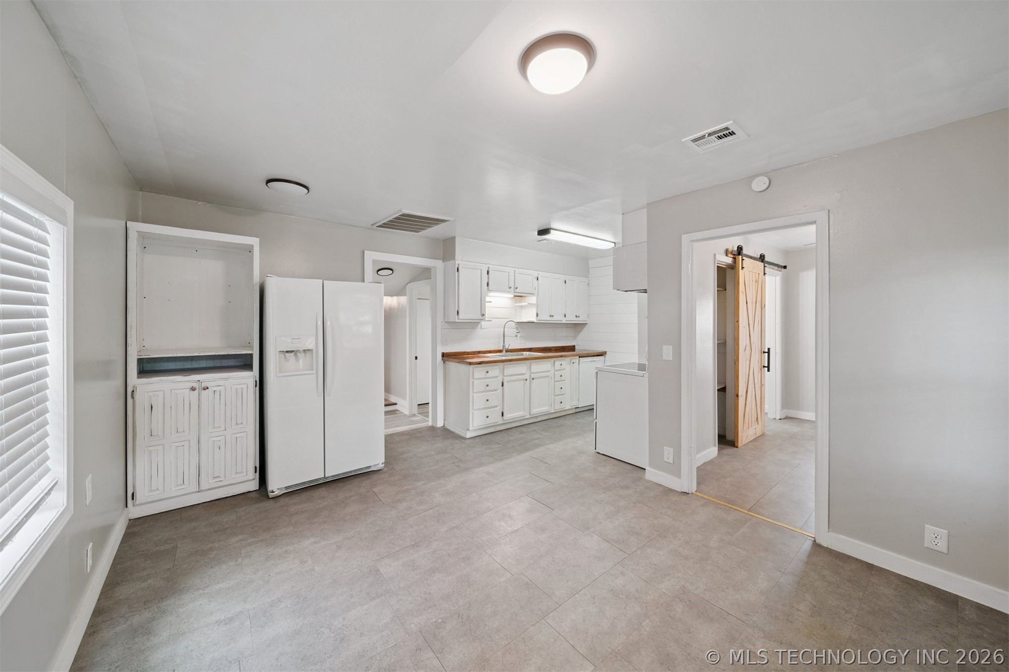 15 S Mayes Street Property Photo 4