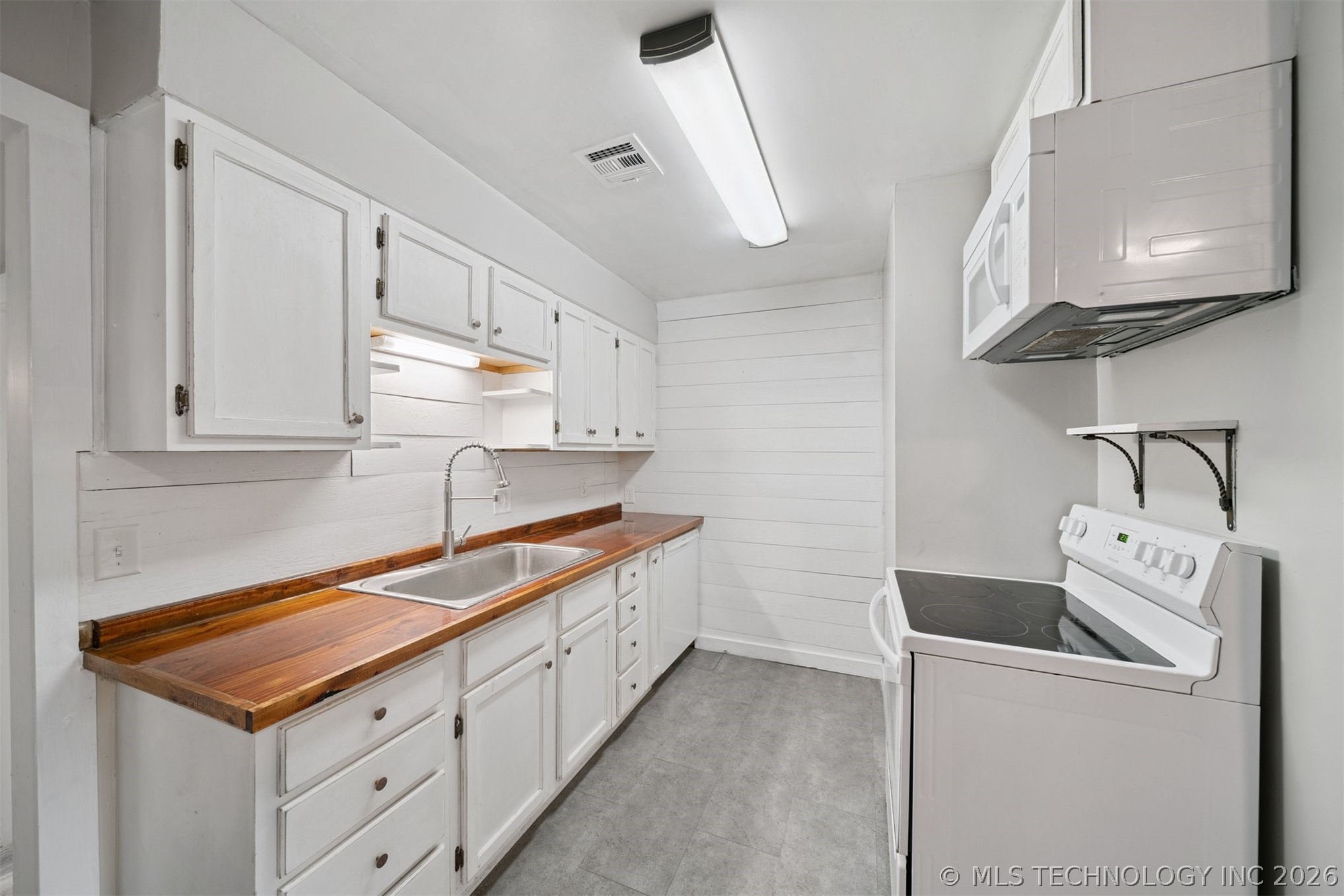 15 S Mayes Street Property Photo 5