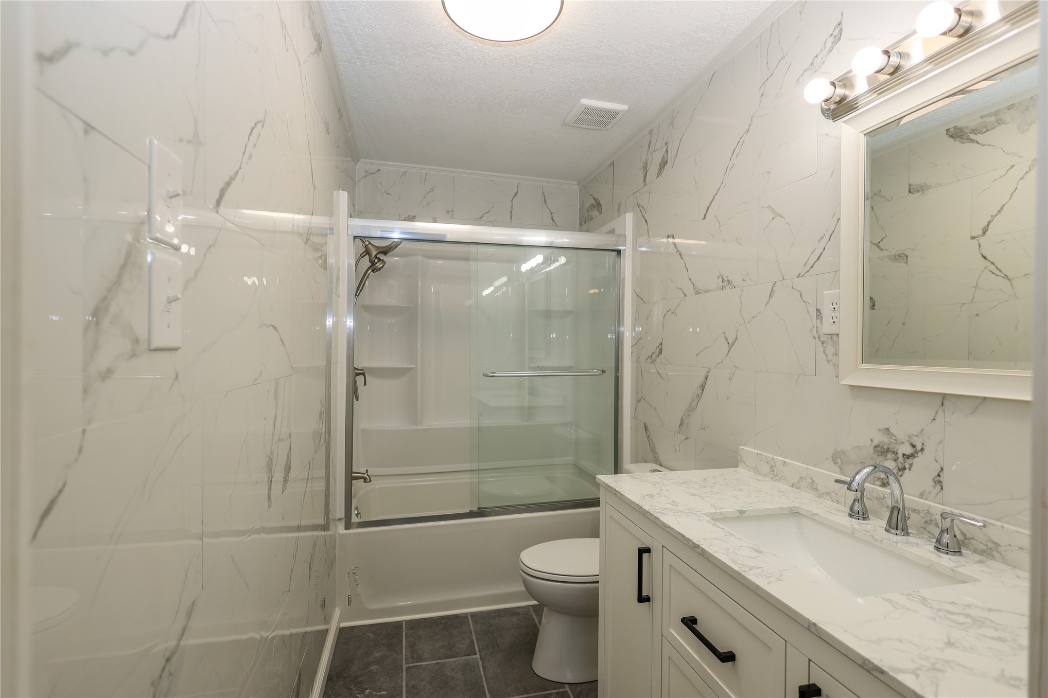 1324 Red Bud Drive Property Photo 3