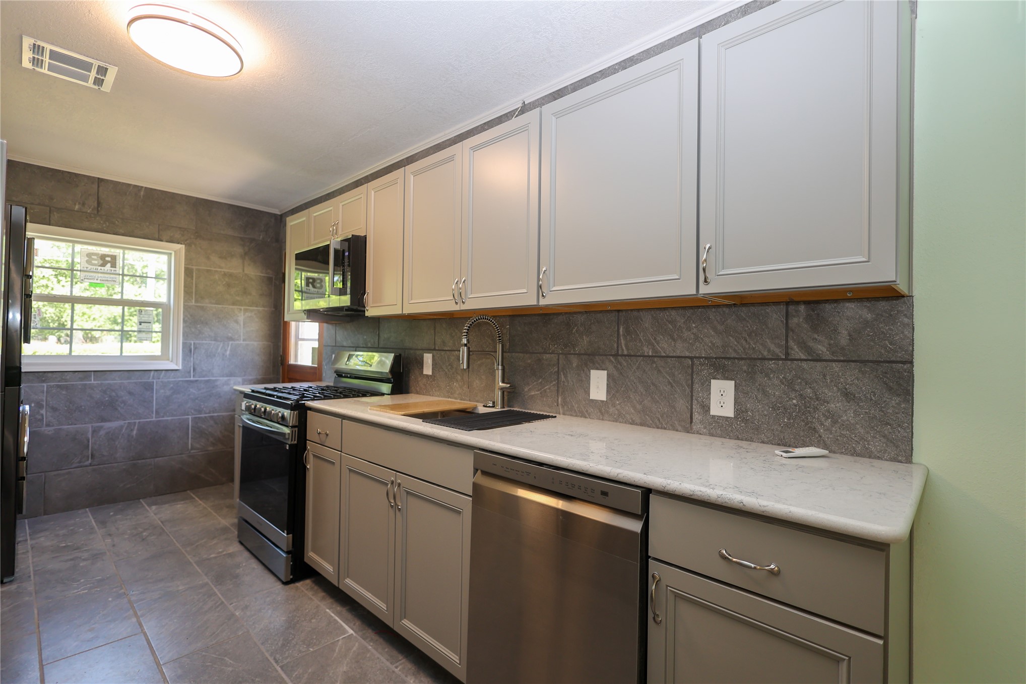 1324 Red Bud Drive Property Photo 12