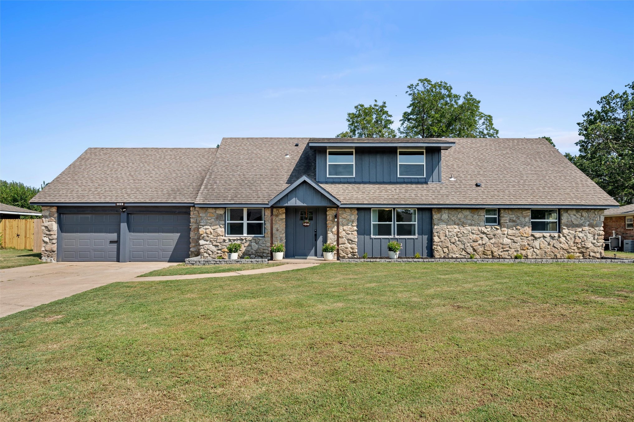 1032 Grandview Property Photo 2