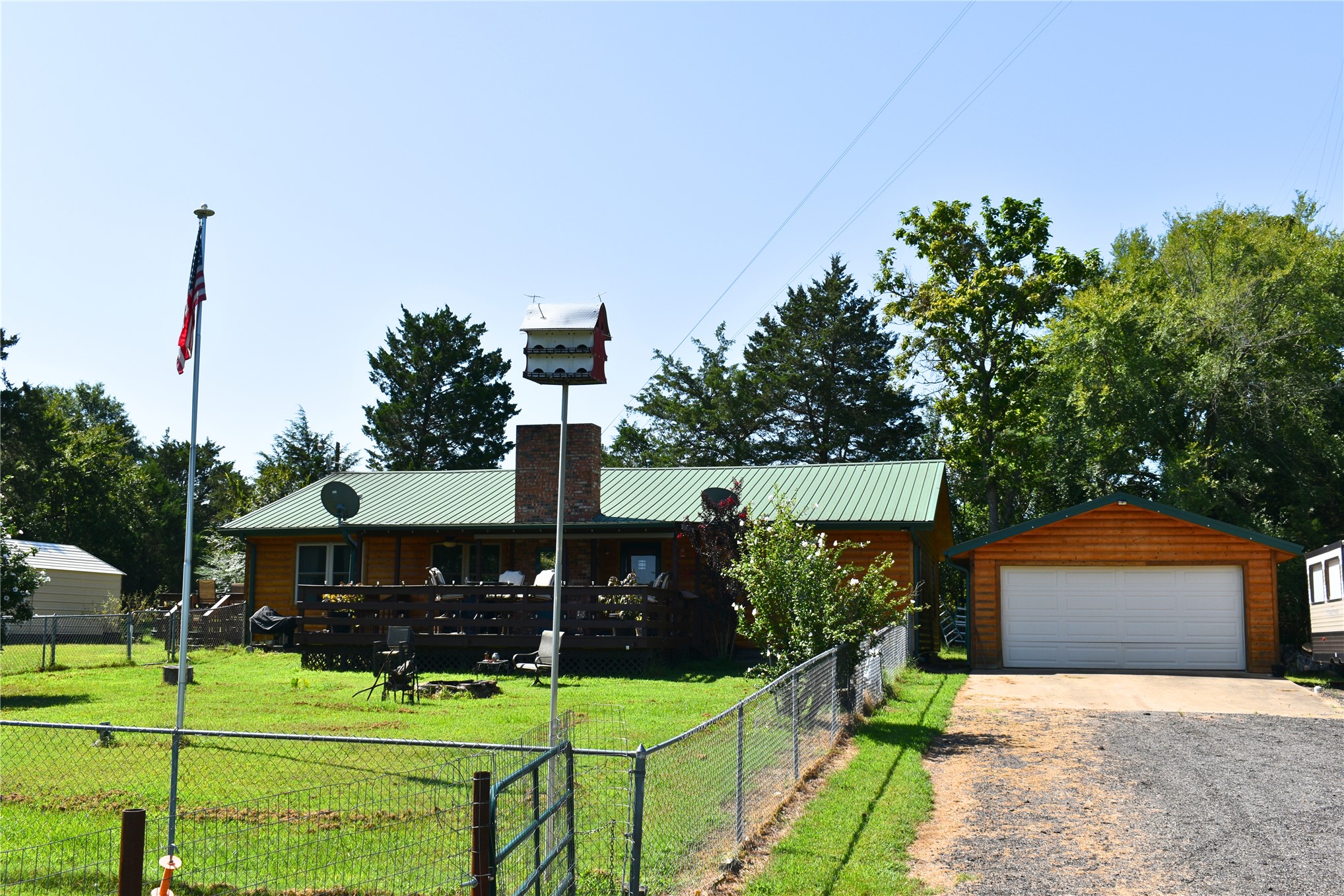 417622 E 1910 Road Property Photo 2