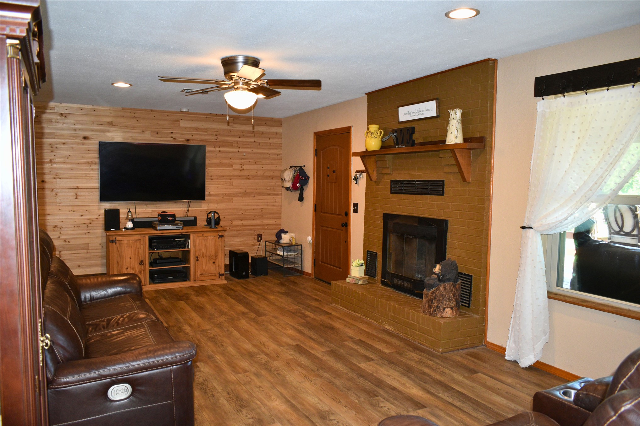 417622 E 1910 Road Property Photo 8