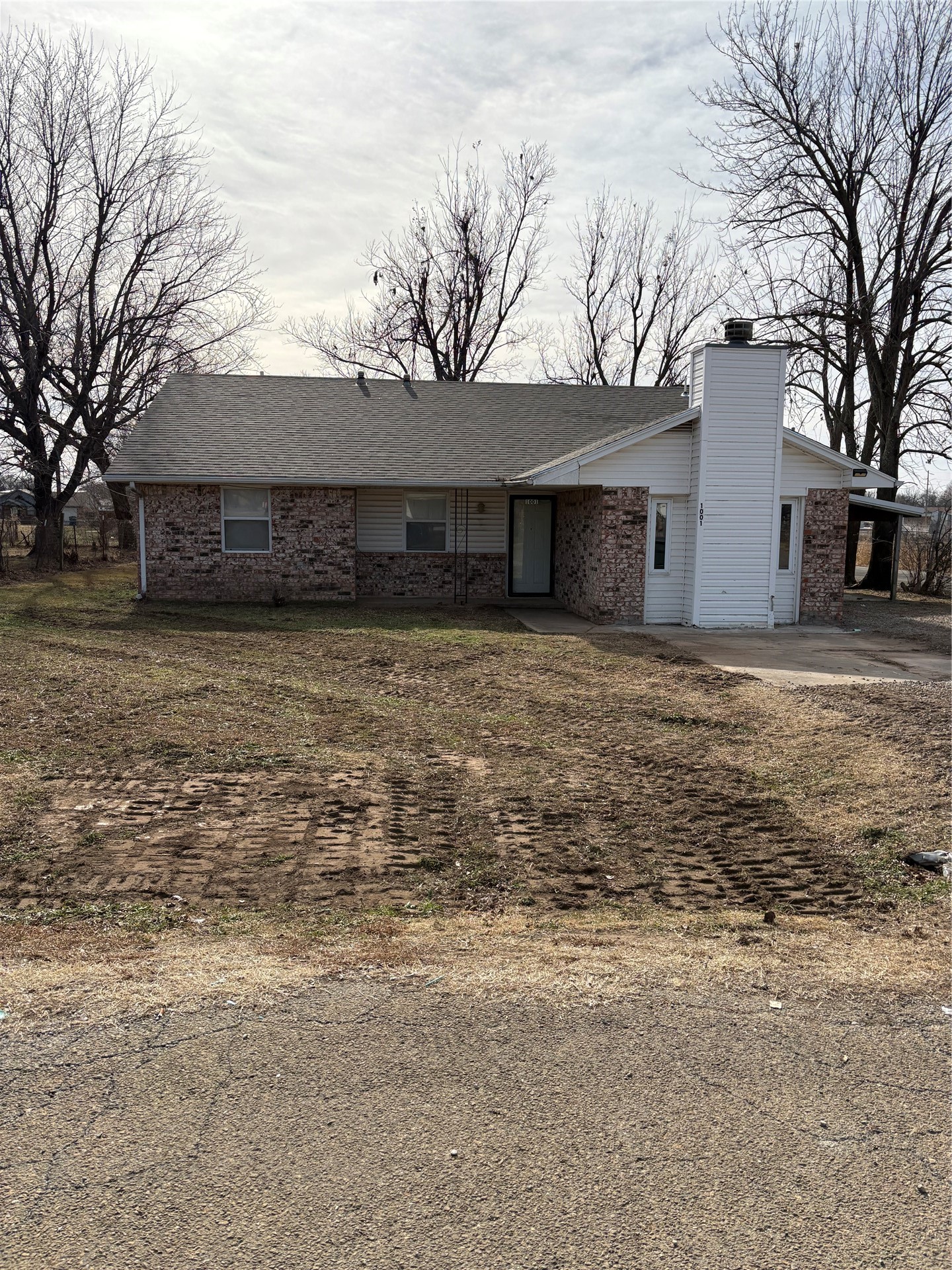 1001 E Pecan Street Property Photo 6
