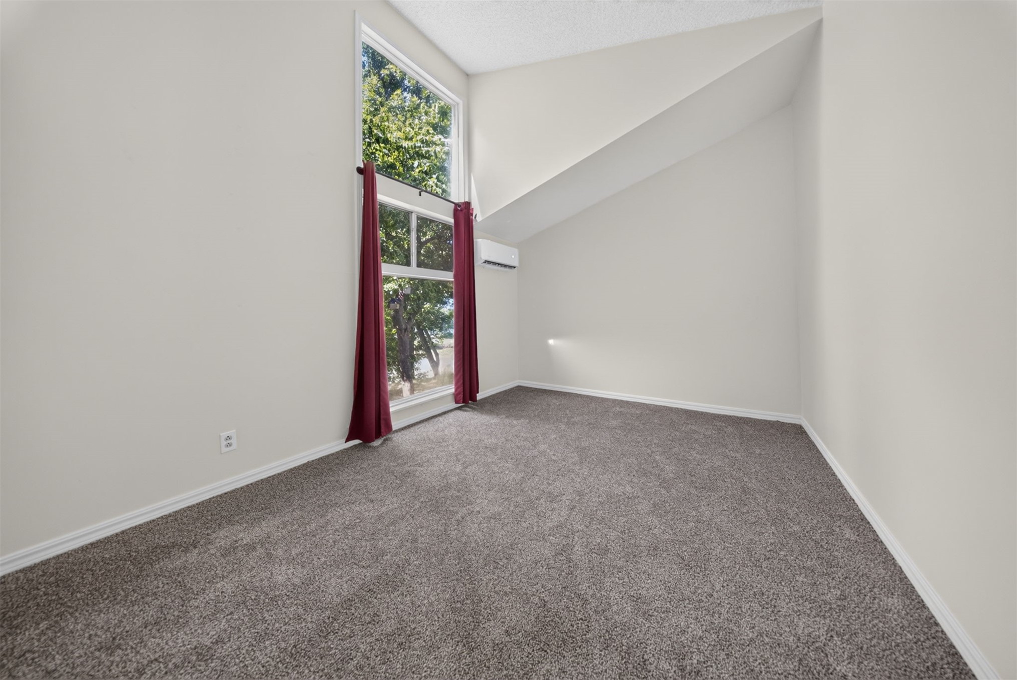 440 Murray Lane Property Photo 8