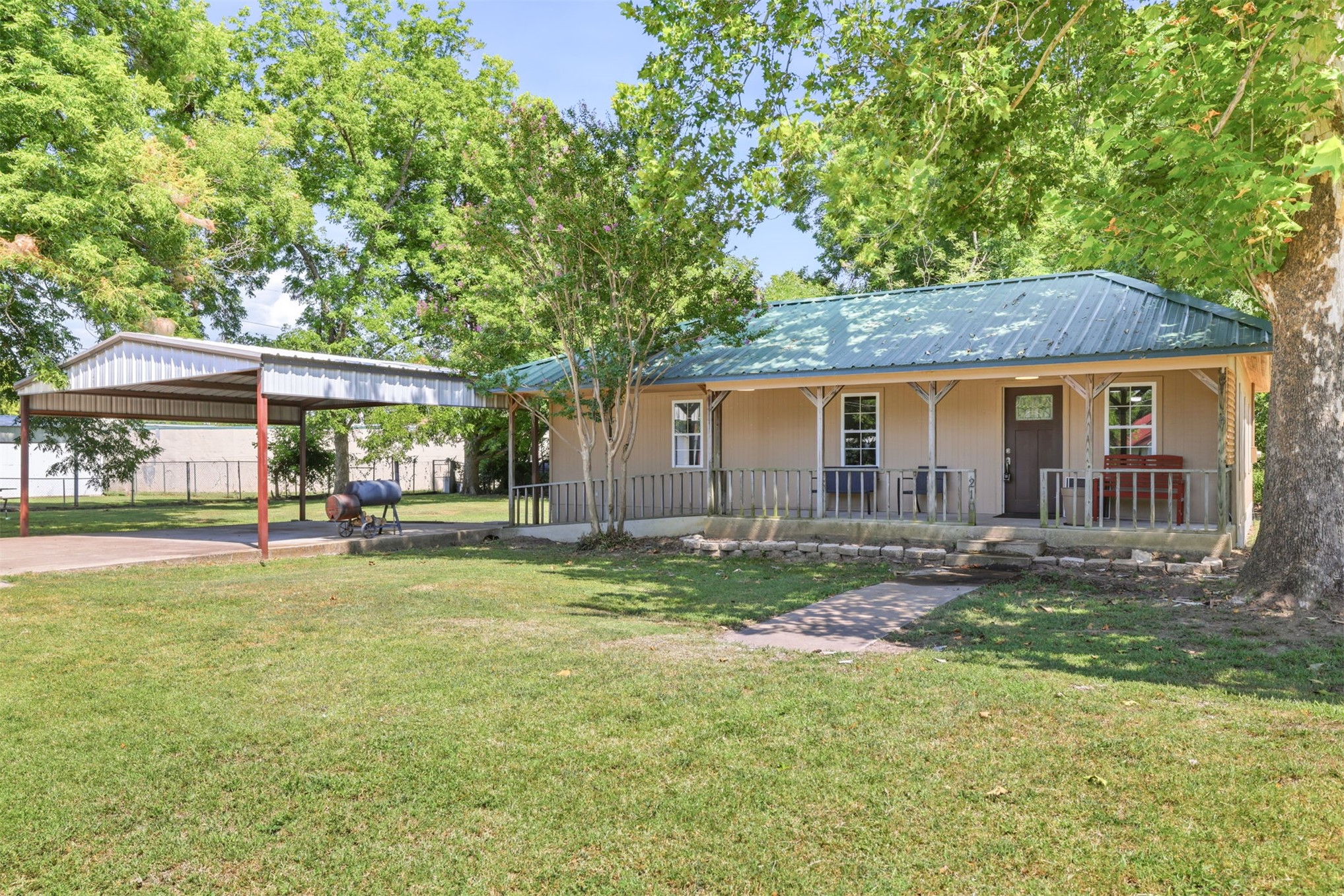 210 Main Property Photo 1