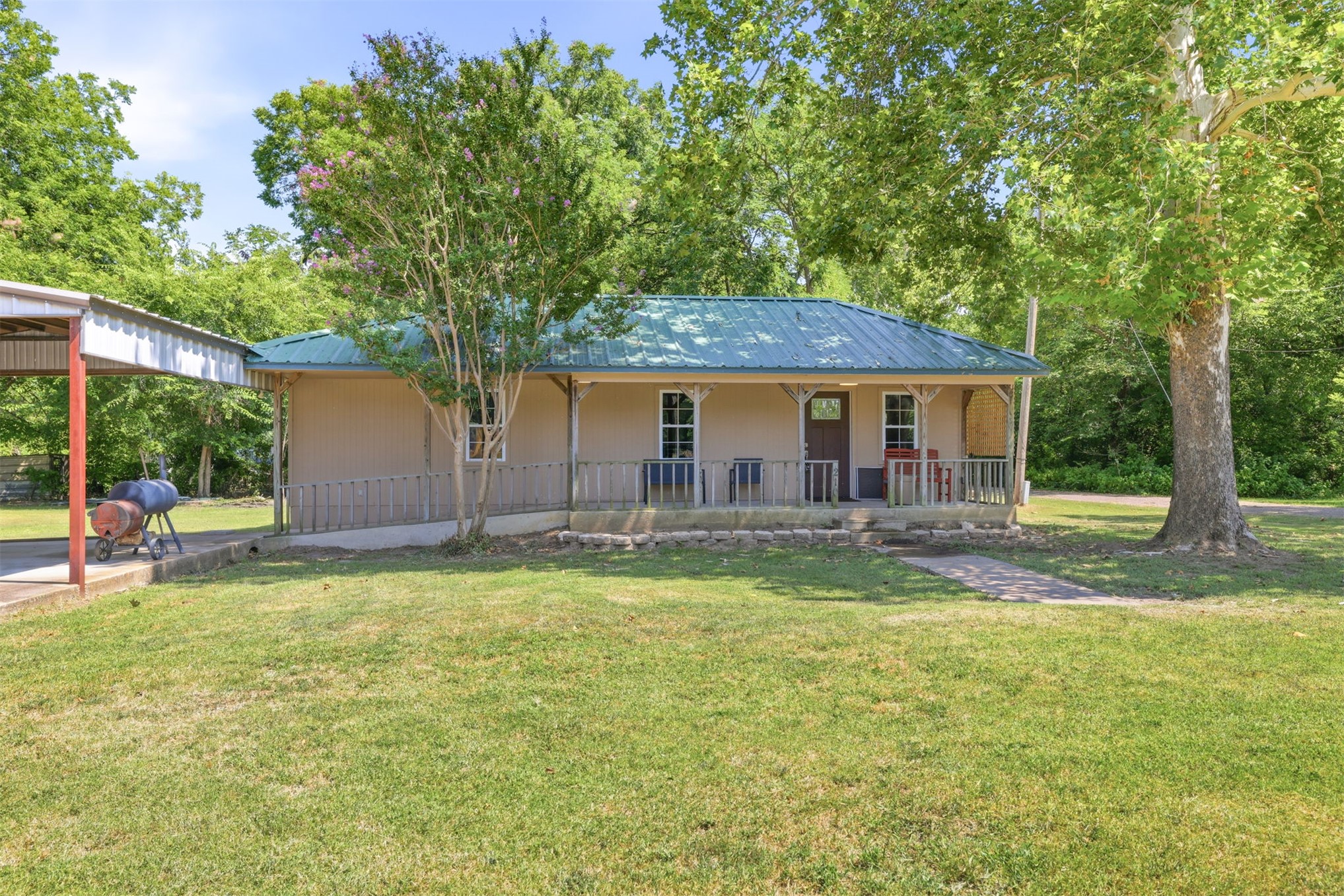 210 Main Property Photo 2