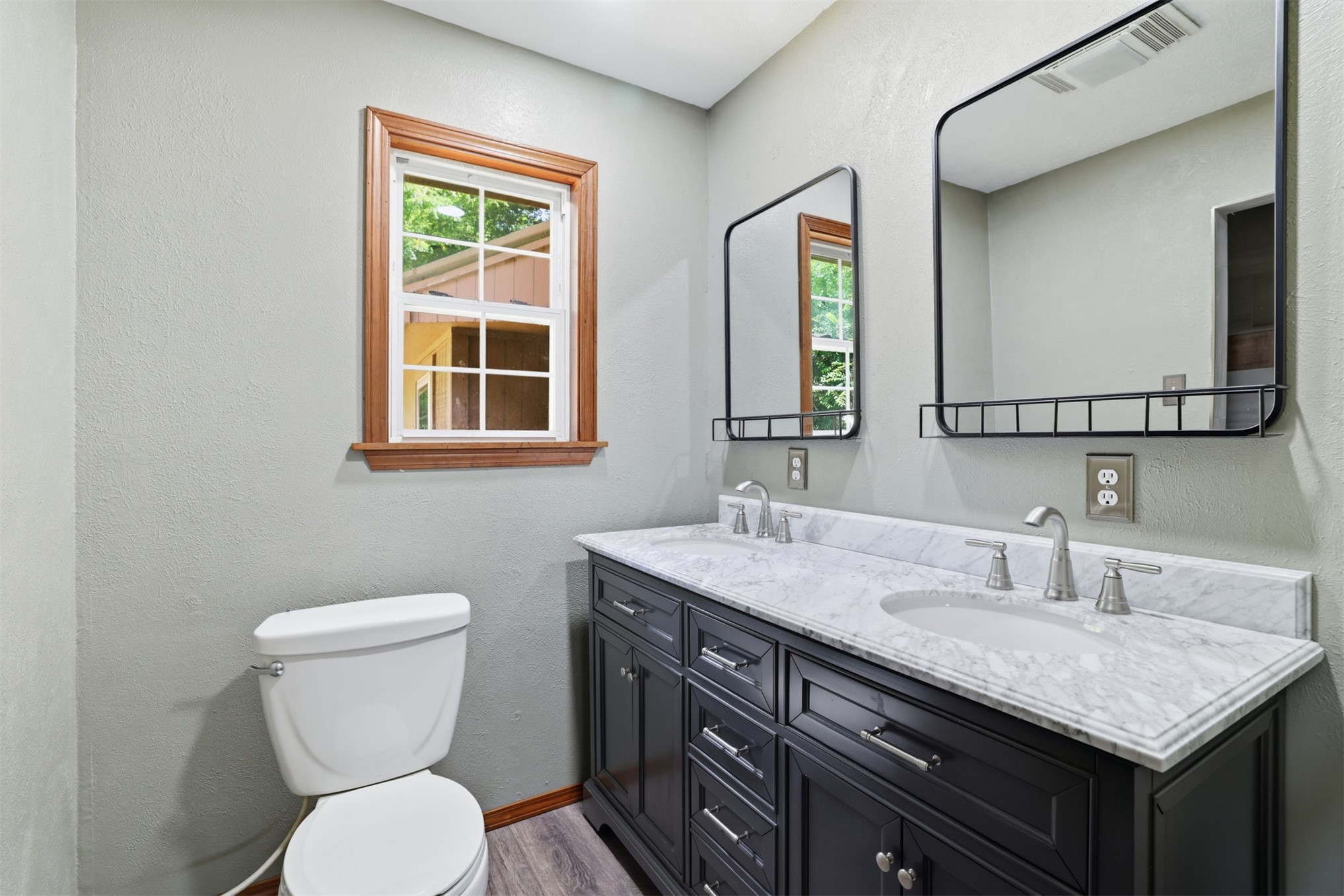 210 Main Property Photo 18