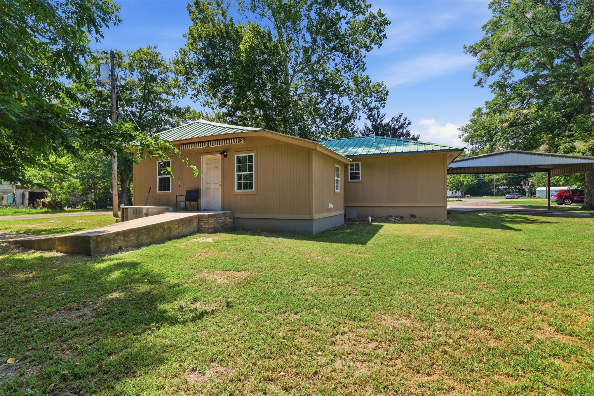 210 Main Property Photo 22
