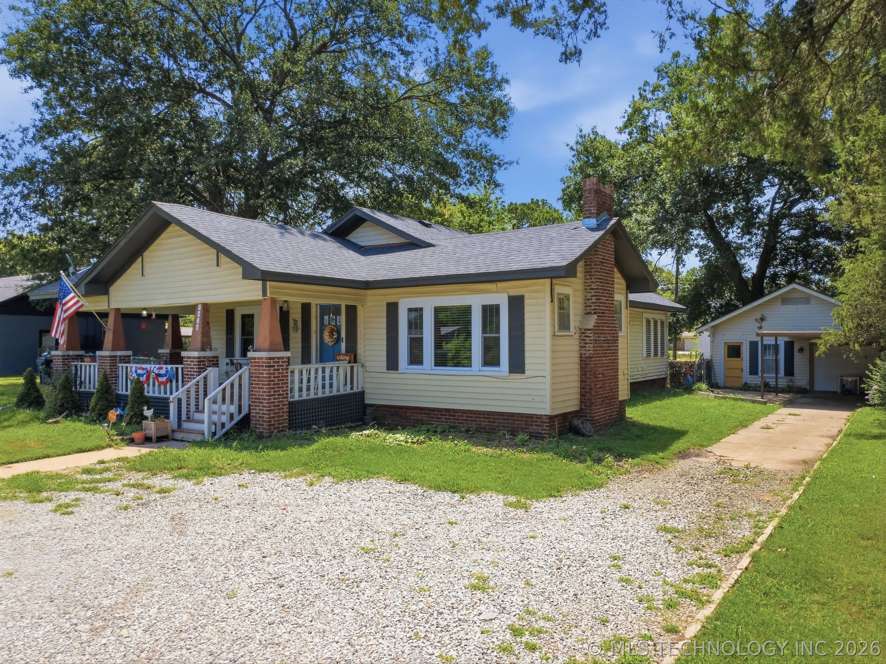 1620 E 4th Street Property Photo 2