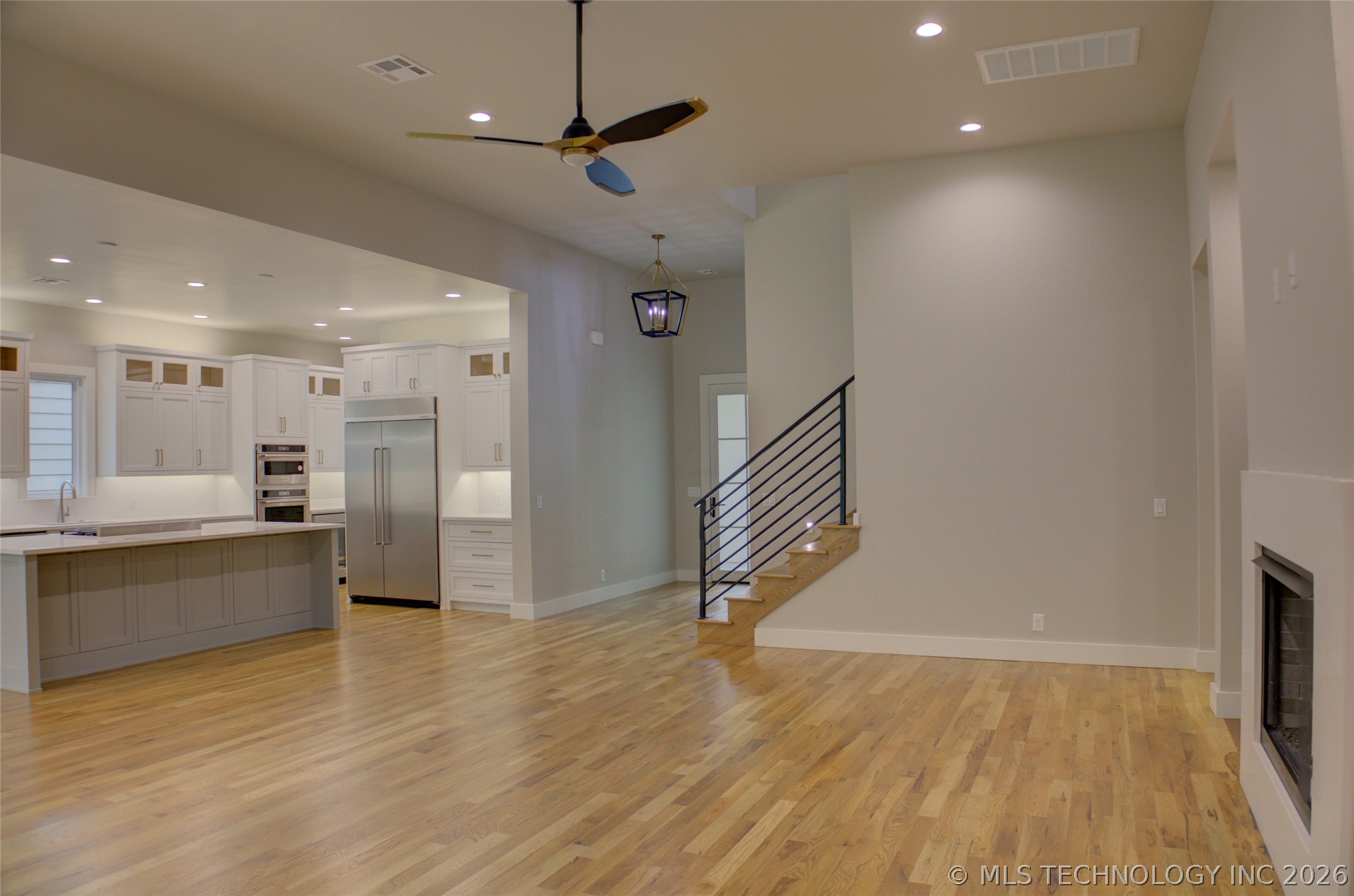 211 E 34th Street Property Photo 9