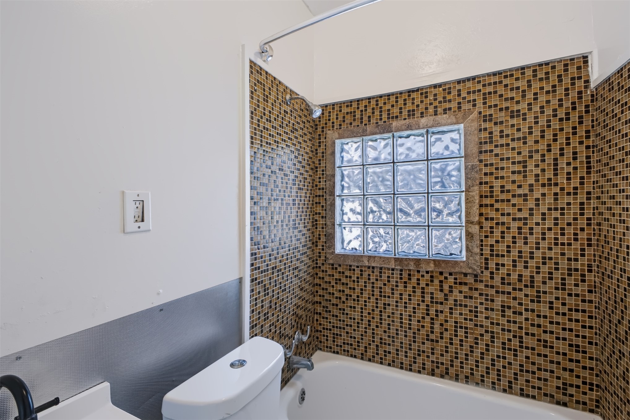 928 E Corona Property Photo 30