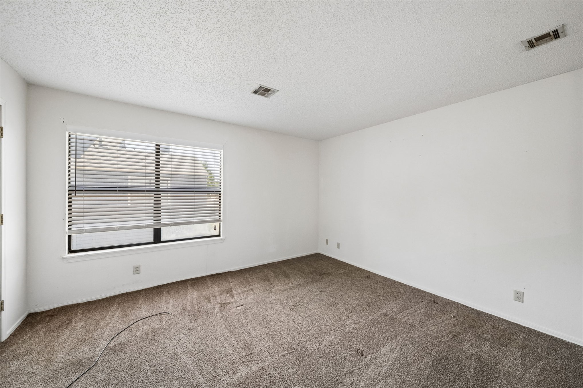 2201 W Quantico Street Property Photo 15