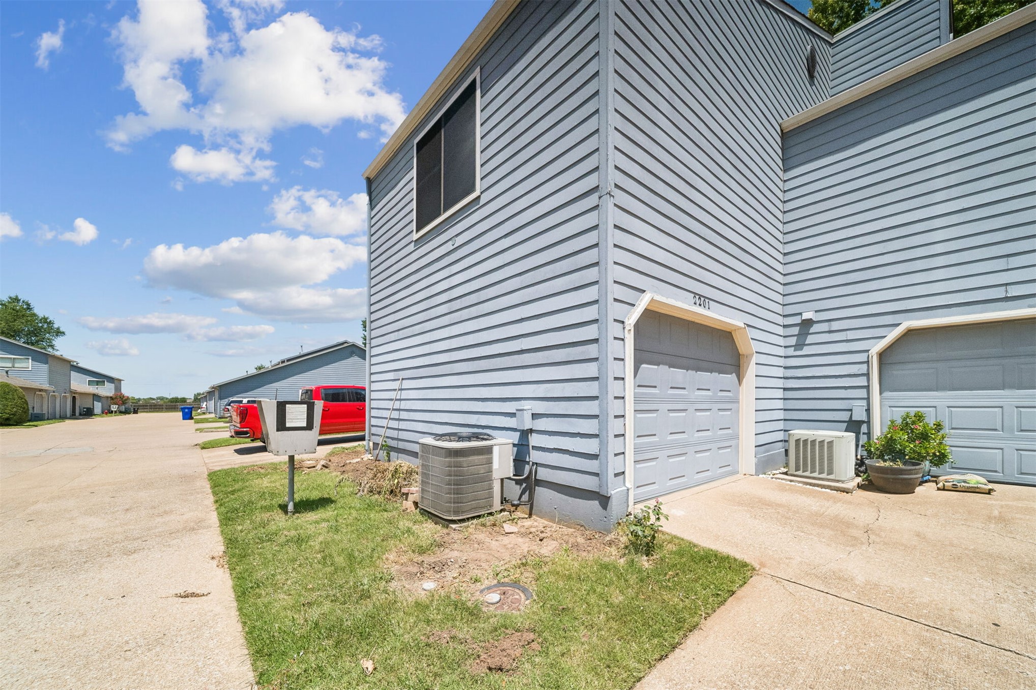 2201 W Quantico Street Property Photo 23