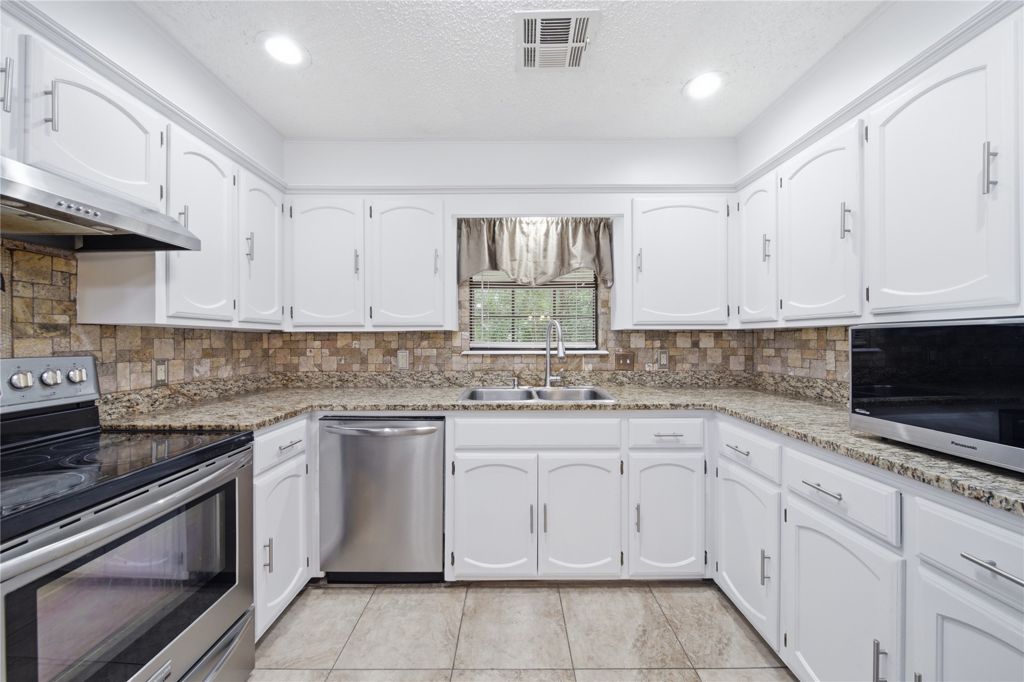 7629 E 88th Place Property Photo 16