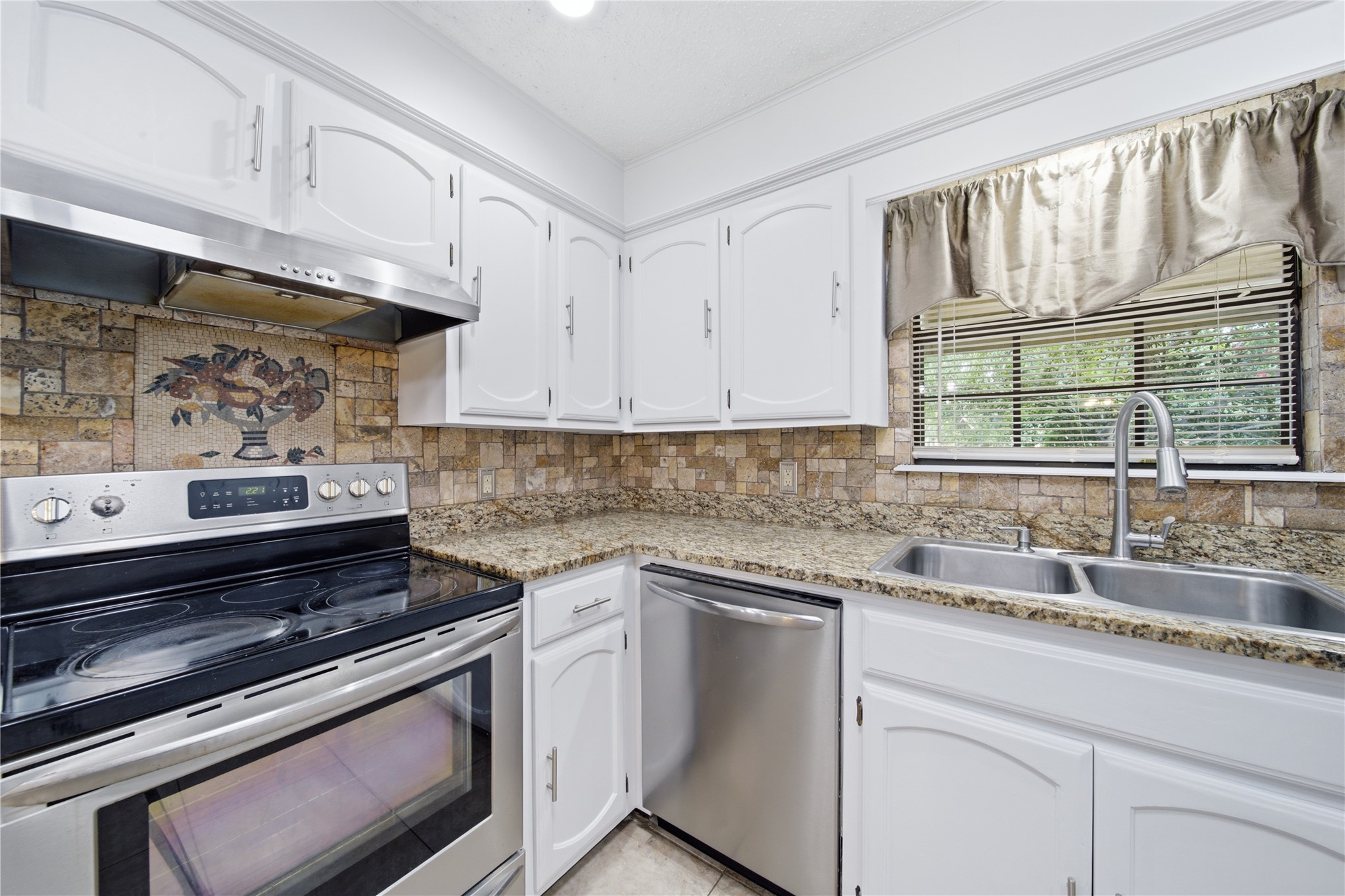 7629 E 88th Place Property Photo 17