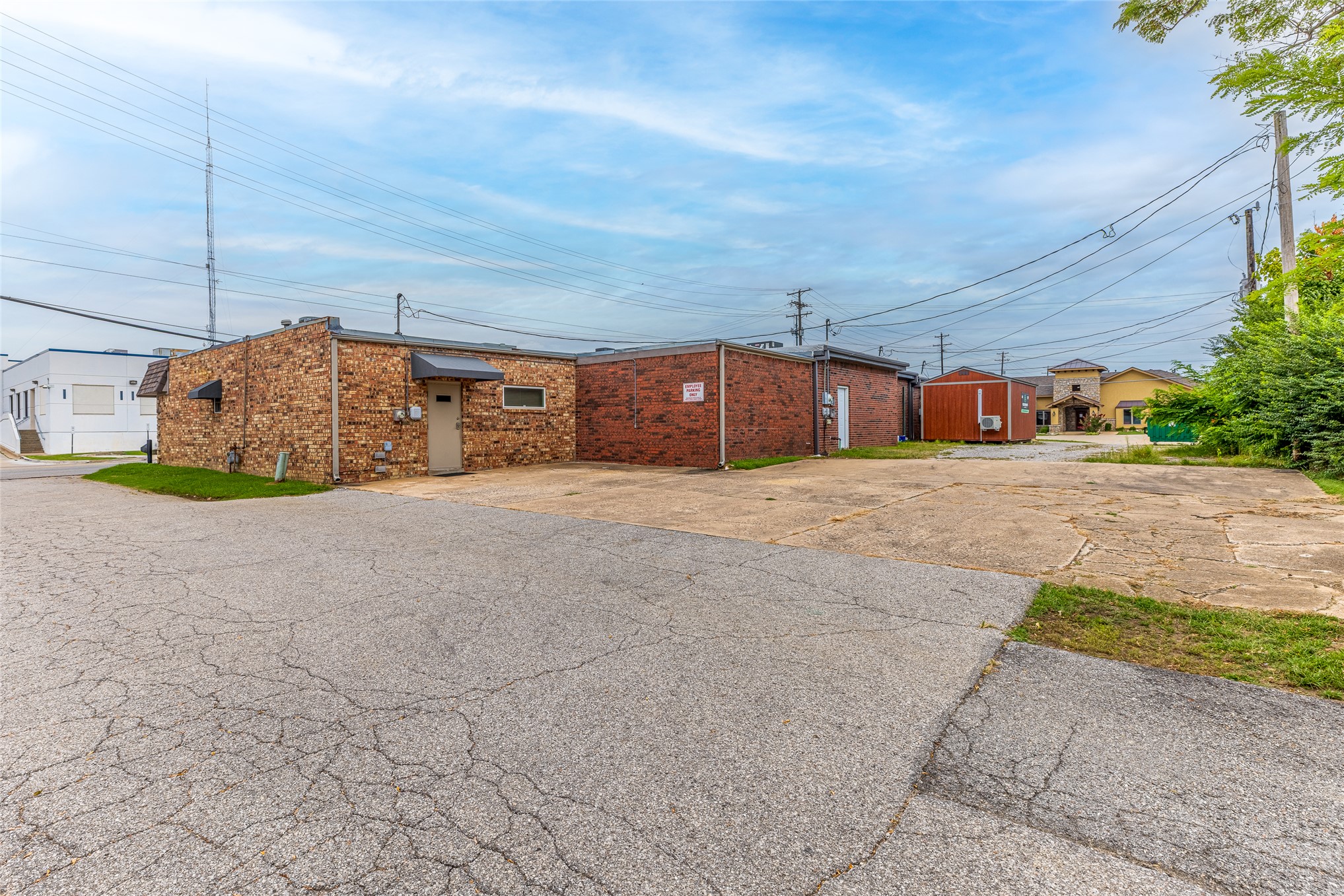 411 W 1st Street Property Photo 6