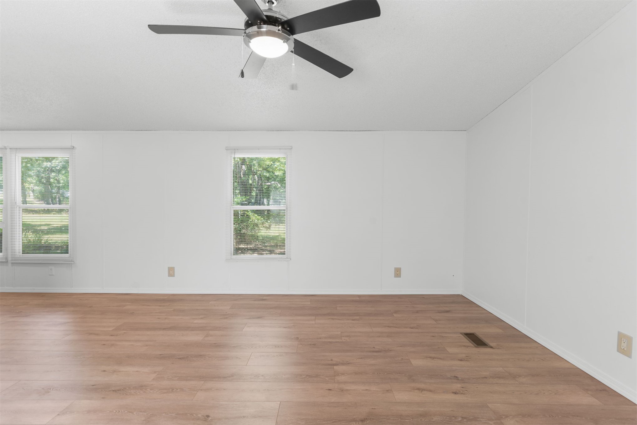 16122 S Maple Drive Property Photo 8