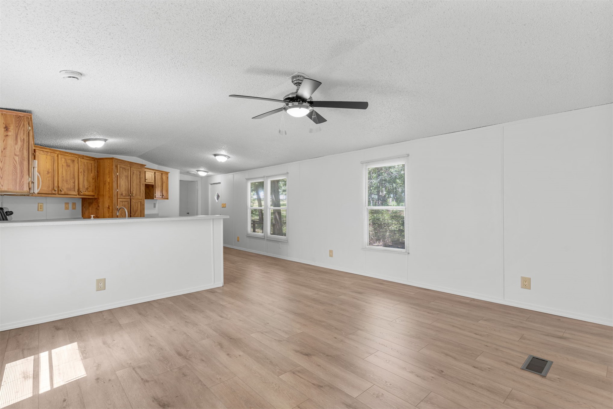 16122 S Maple Drive Property Photo 9