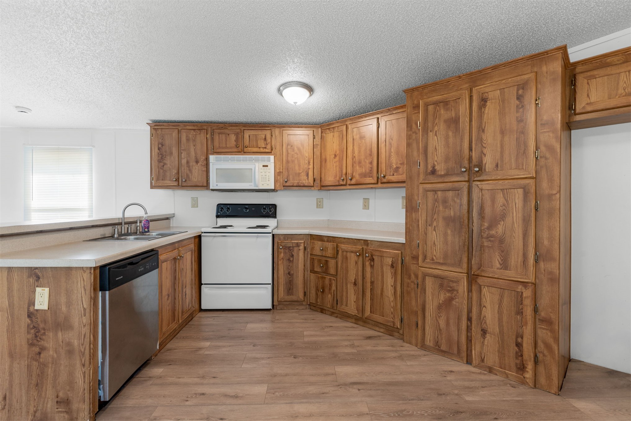 16122 S Maple Drive Property Photo 12