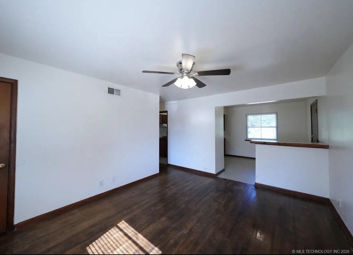 5462 N Johnstown Avenue Property Photo 4