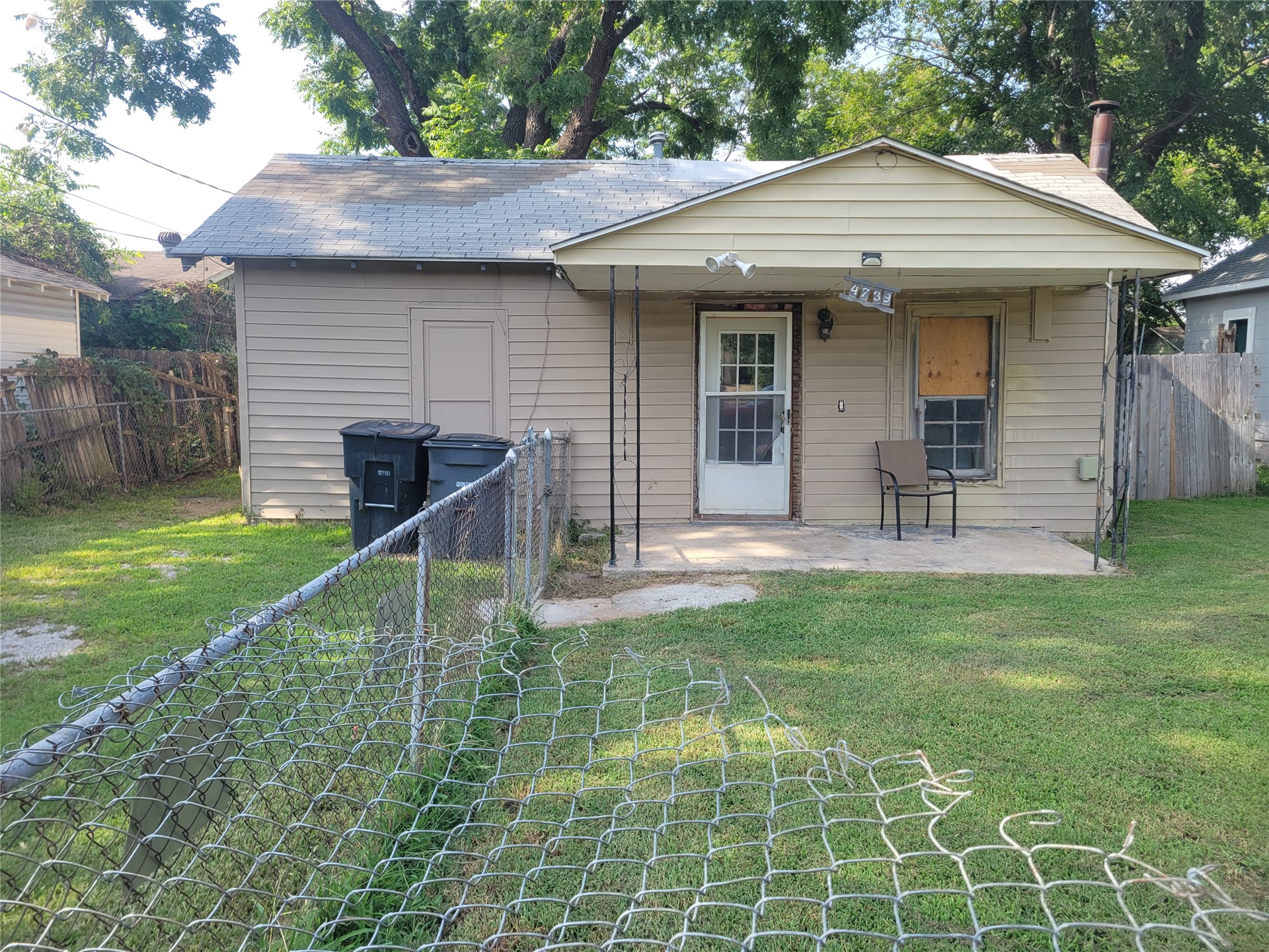 4739 W 8th Street
