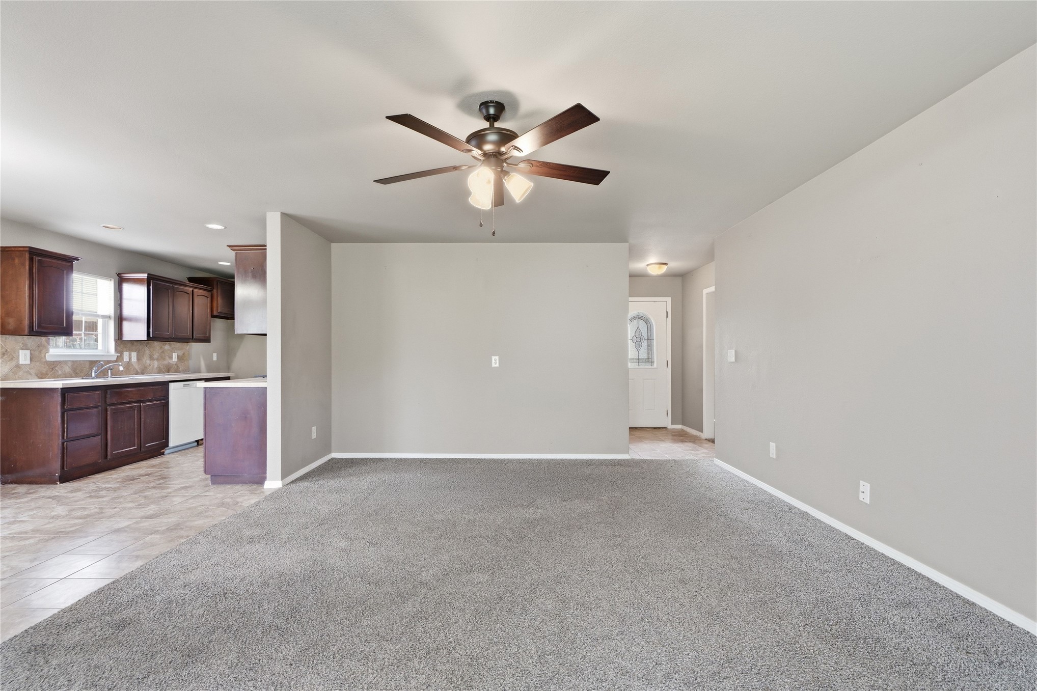 612 N Ross Street Property Photo 4