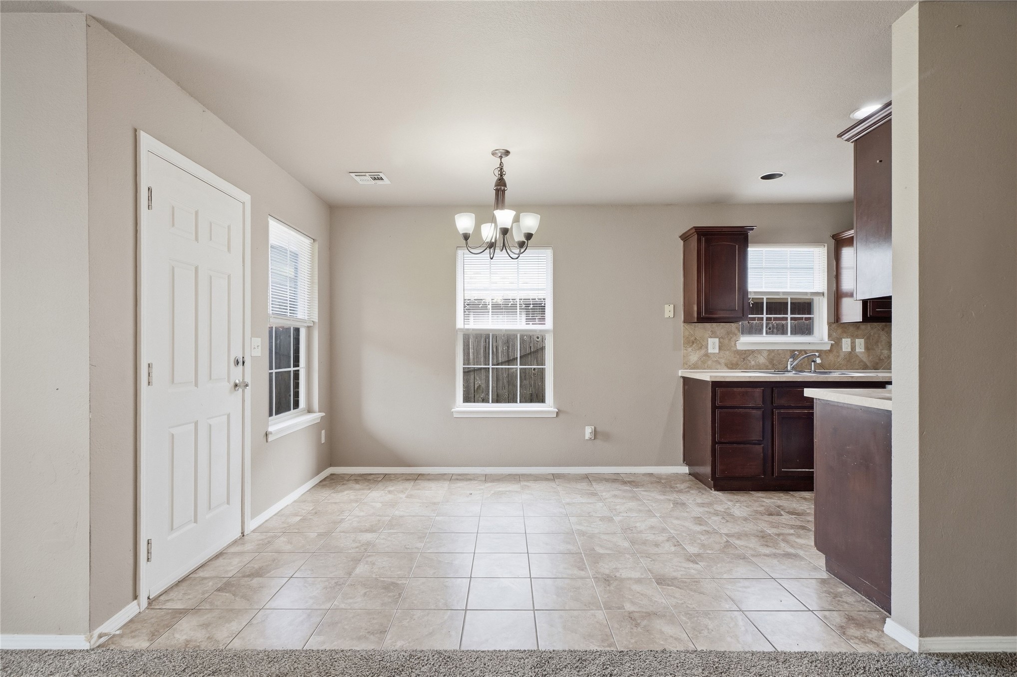 612 N Ross Street Property Photo 11
