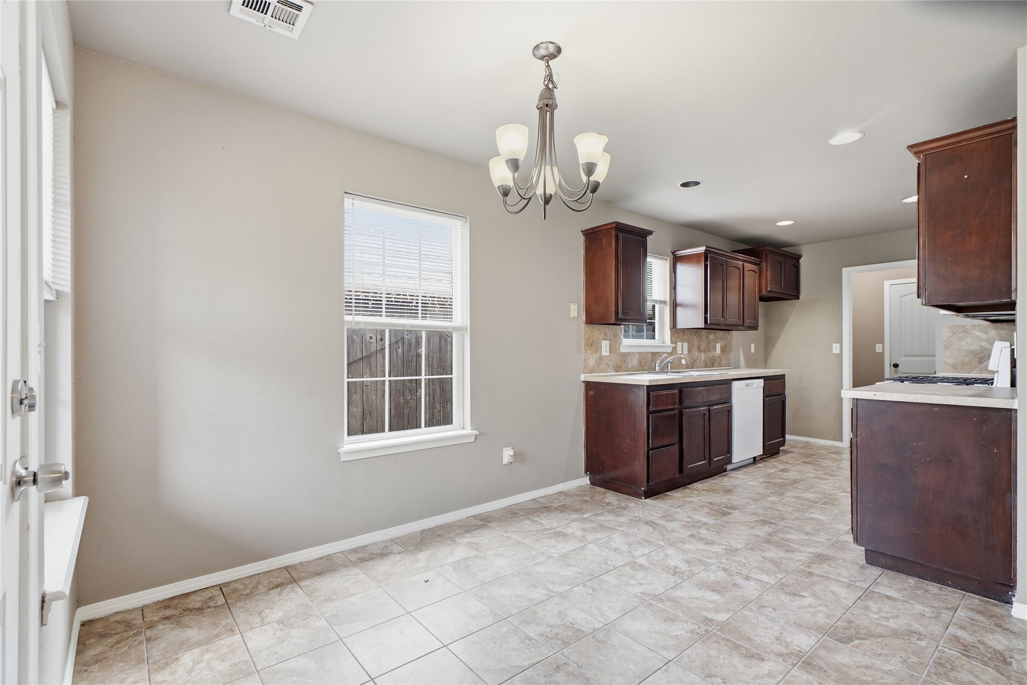612 N Ross Street Property Photo 13