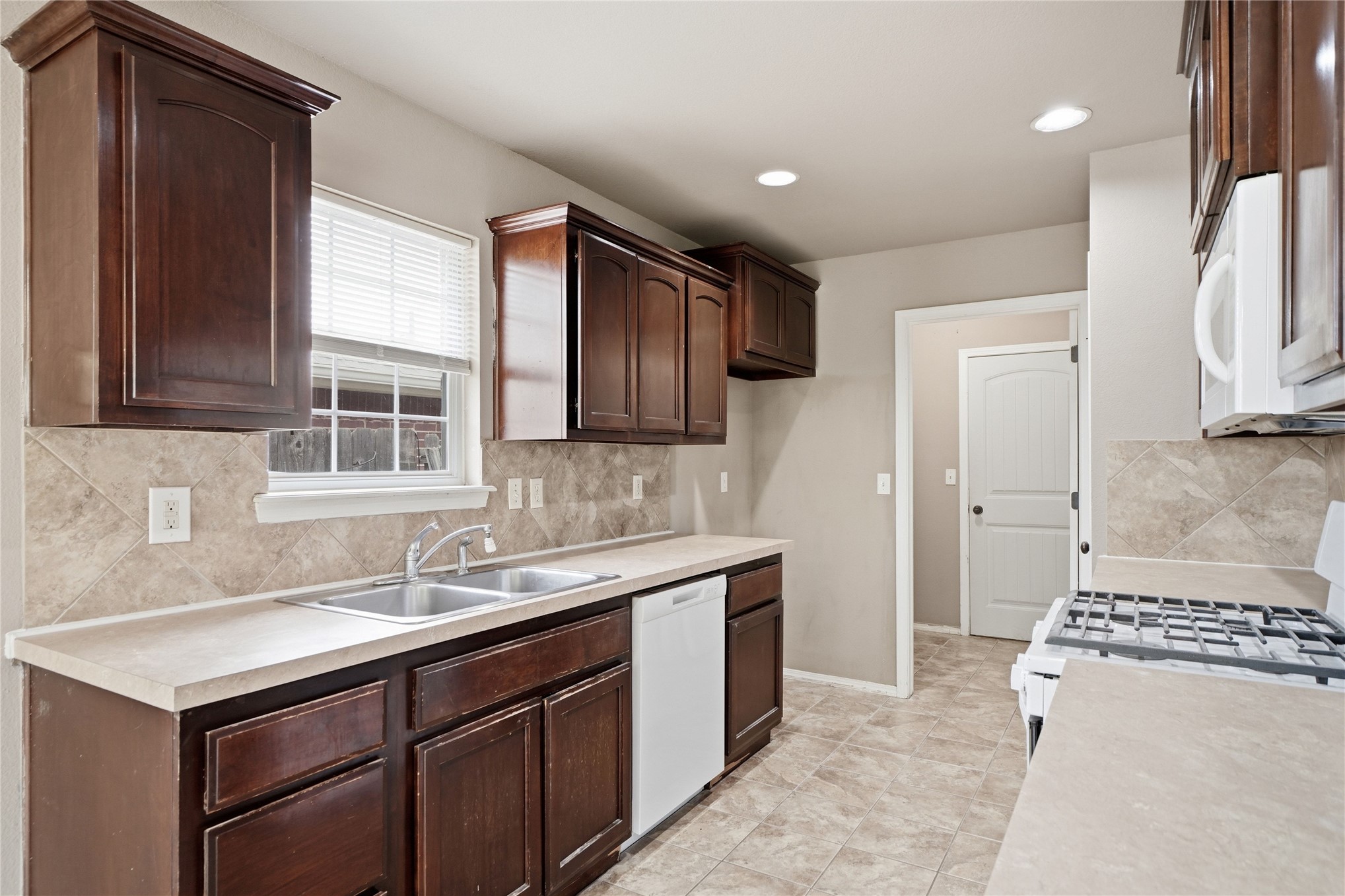612 N Ross Street Property Photo 14