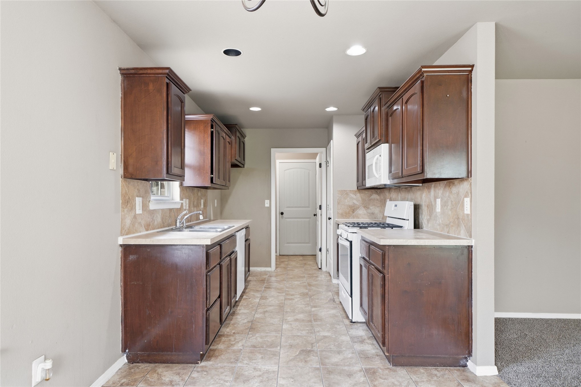 612 N Ross Street Property Photo 15