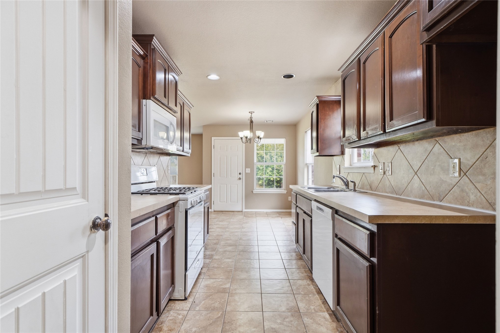 612 N Ross Street Property Photo 17